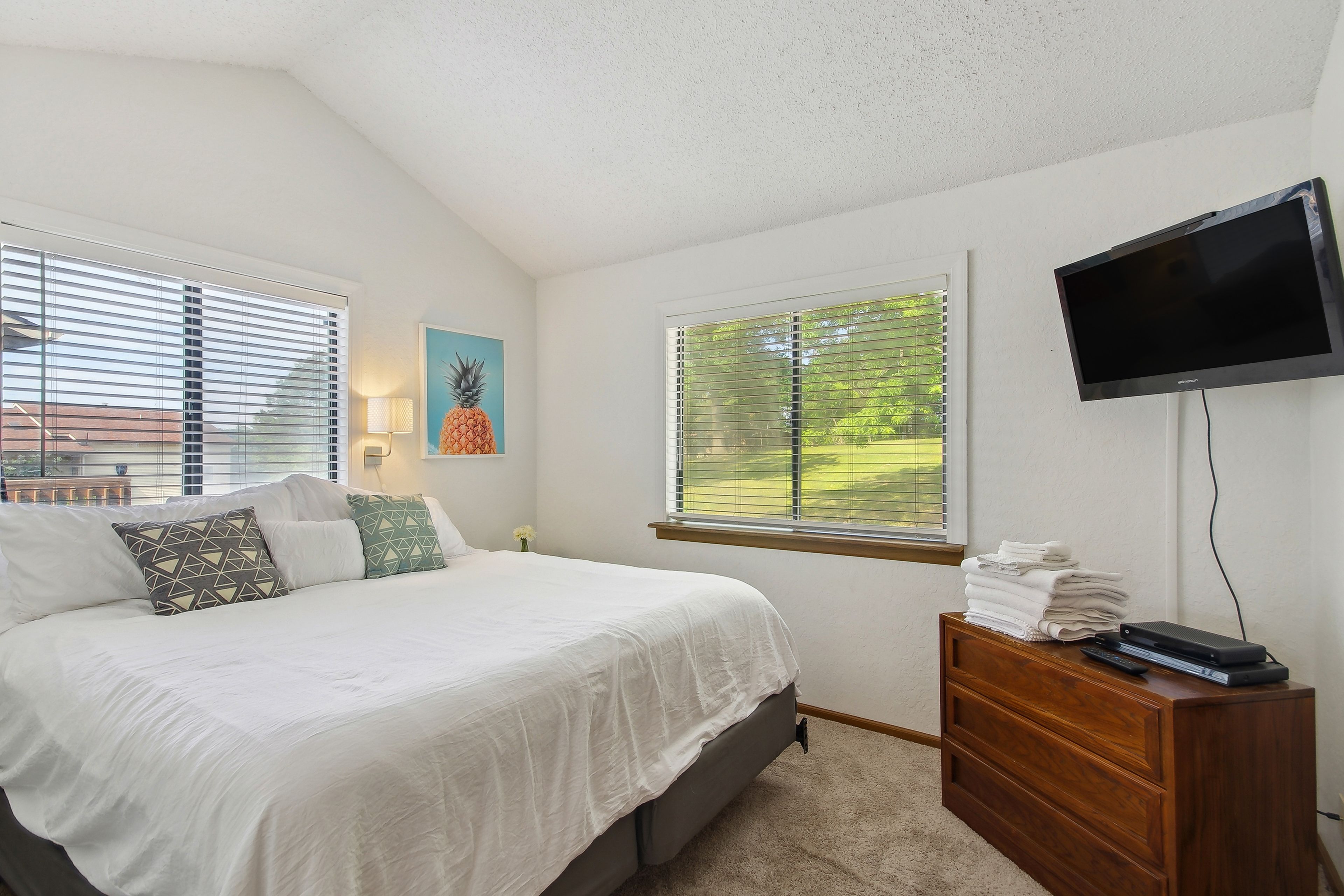Bedroom 1 | King Bed