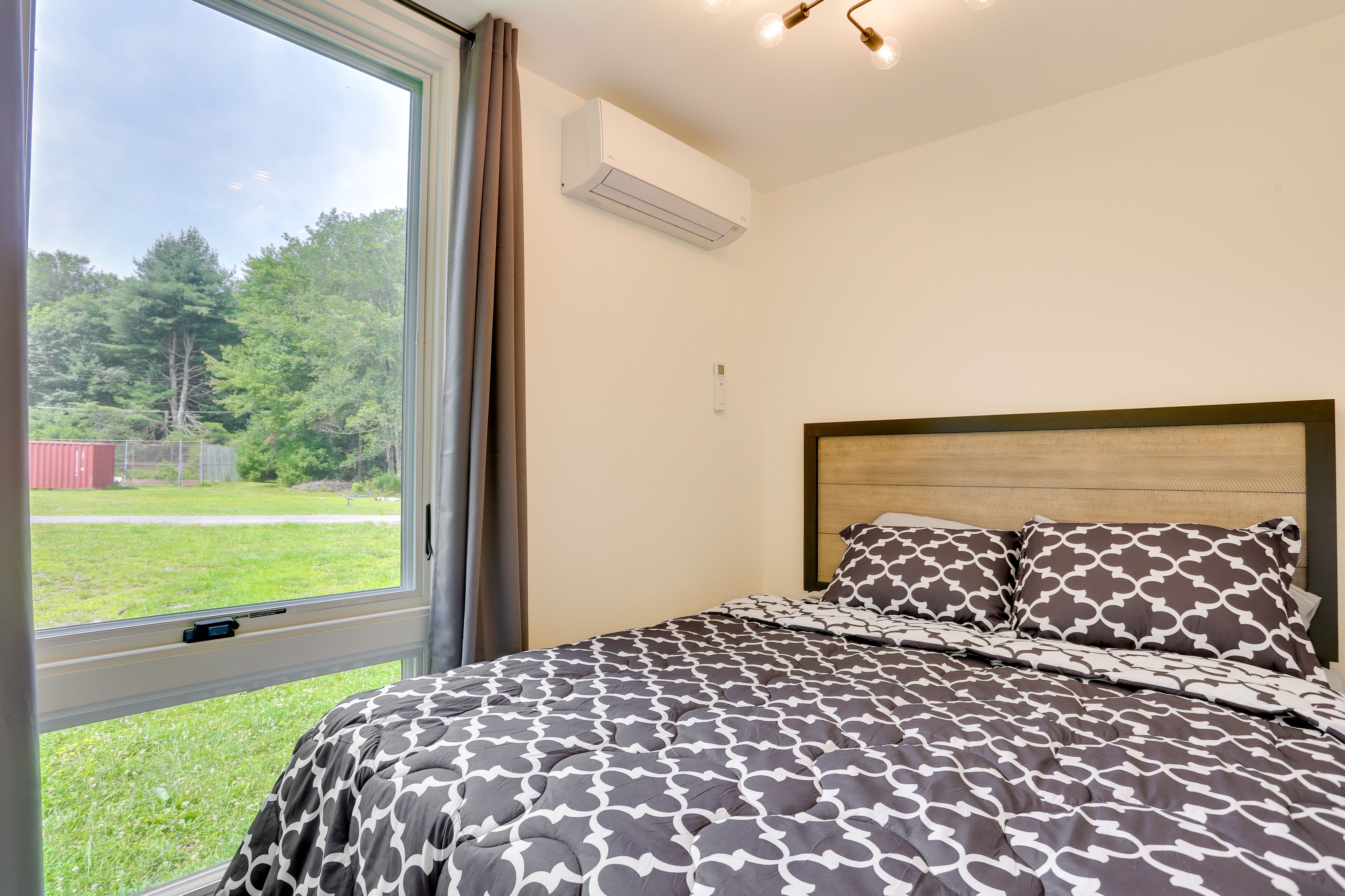 Bedroom 2 | Queen Bed