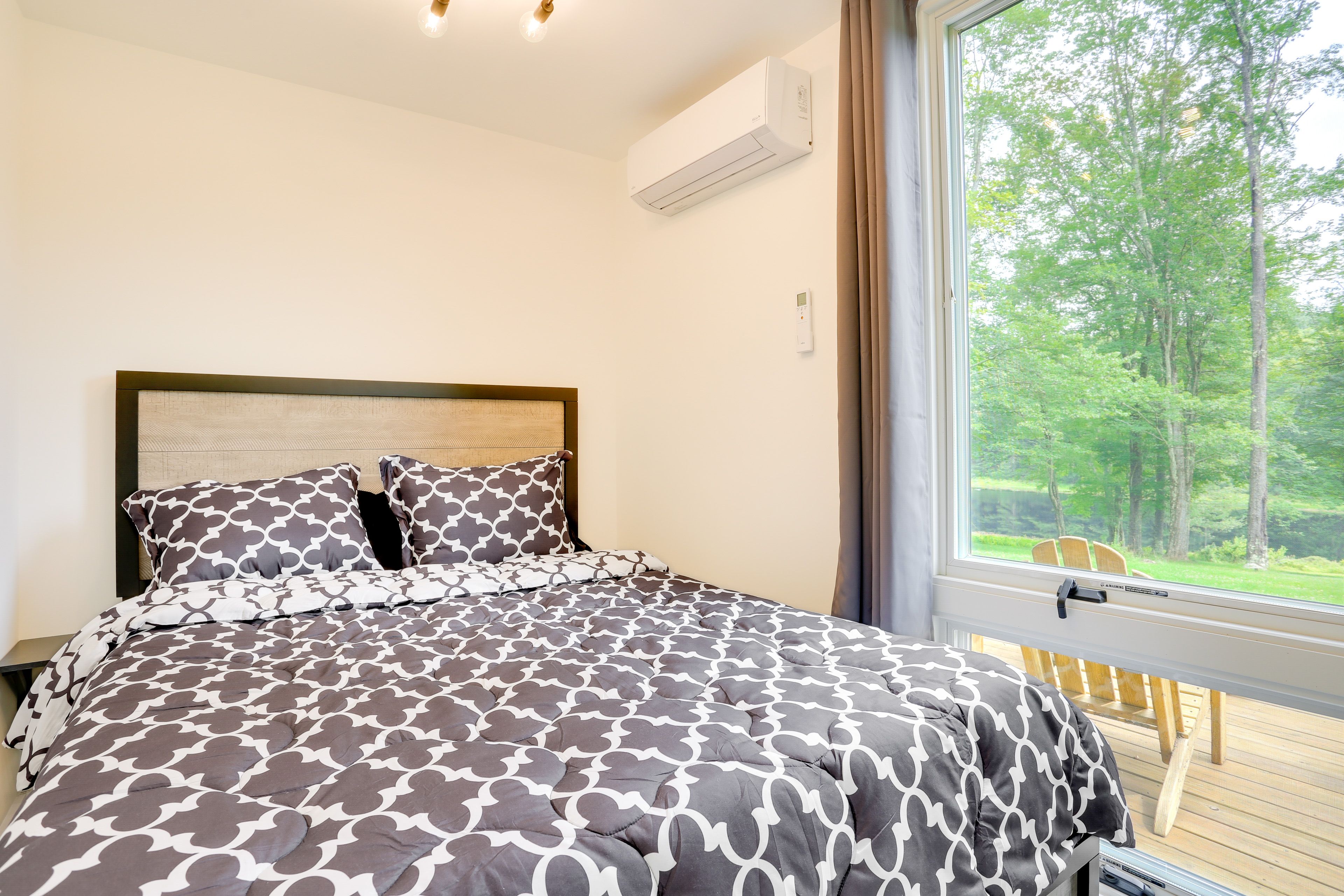 Bedroom 3 | Queen Bed