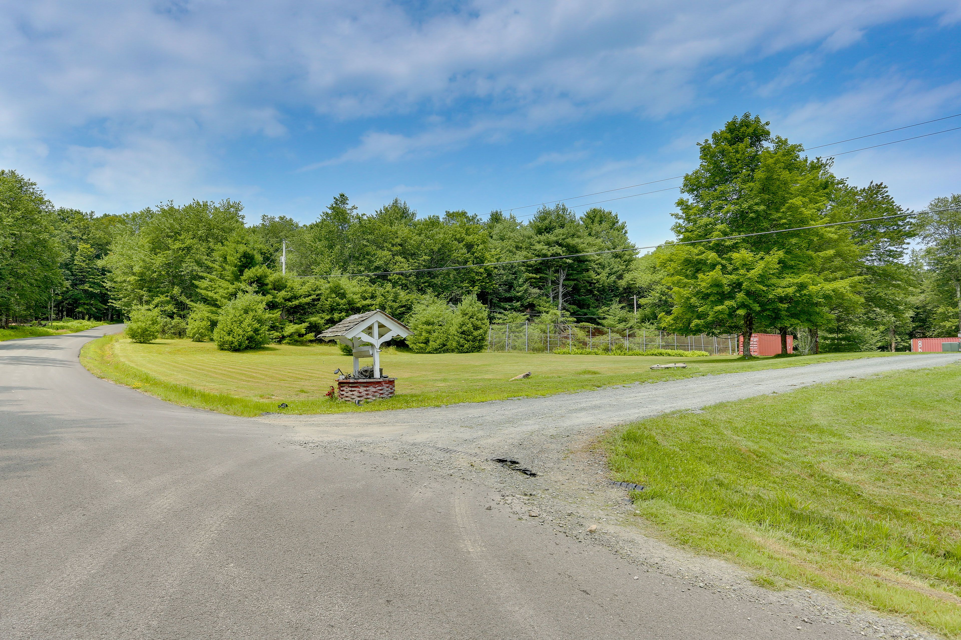Parking | Gravel Driveway (4 Vehicles)