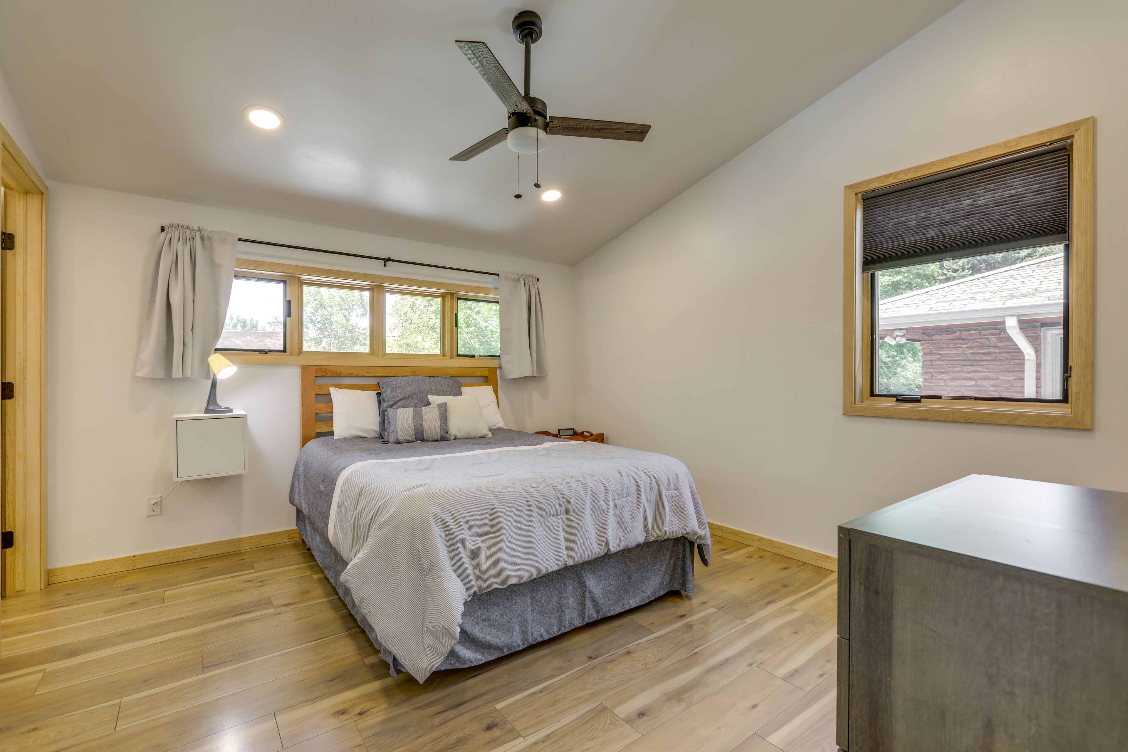 Bedroom 2 | Queen Bed | Hangers