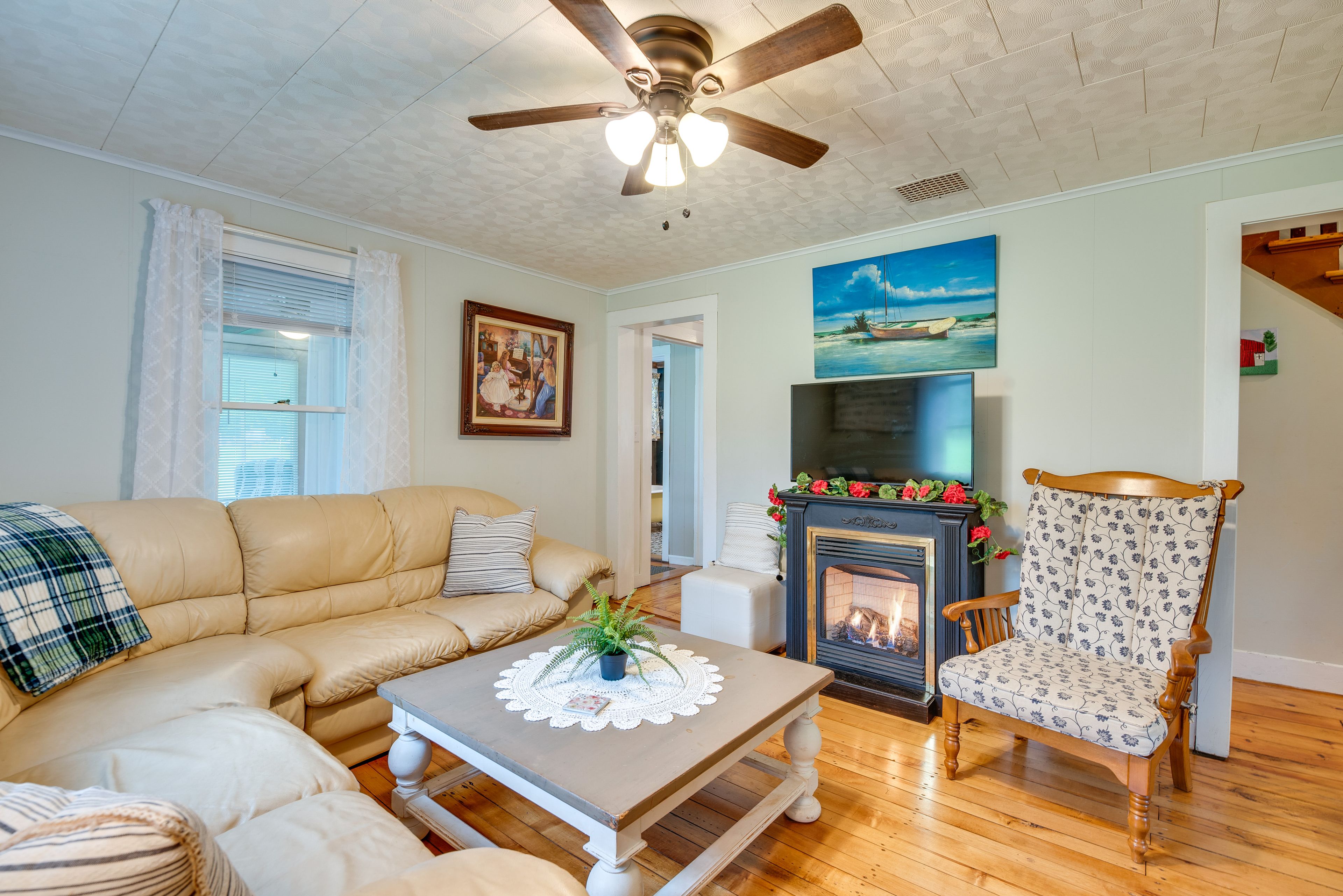 Living Room | Sleeper Sofa | Smart TV