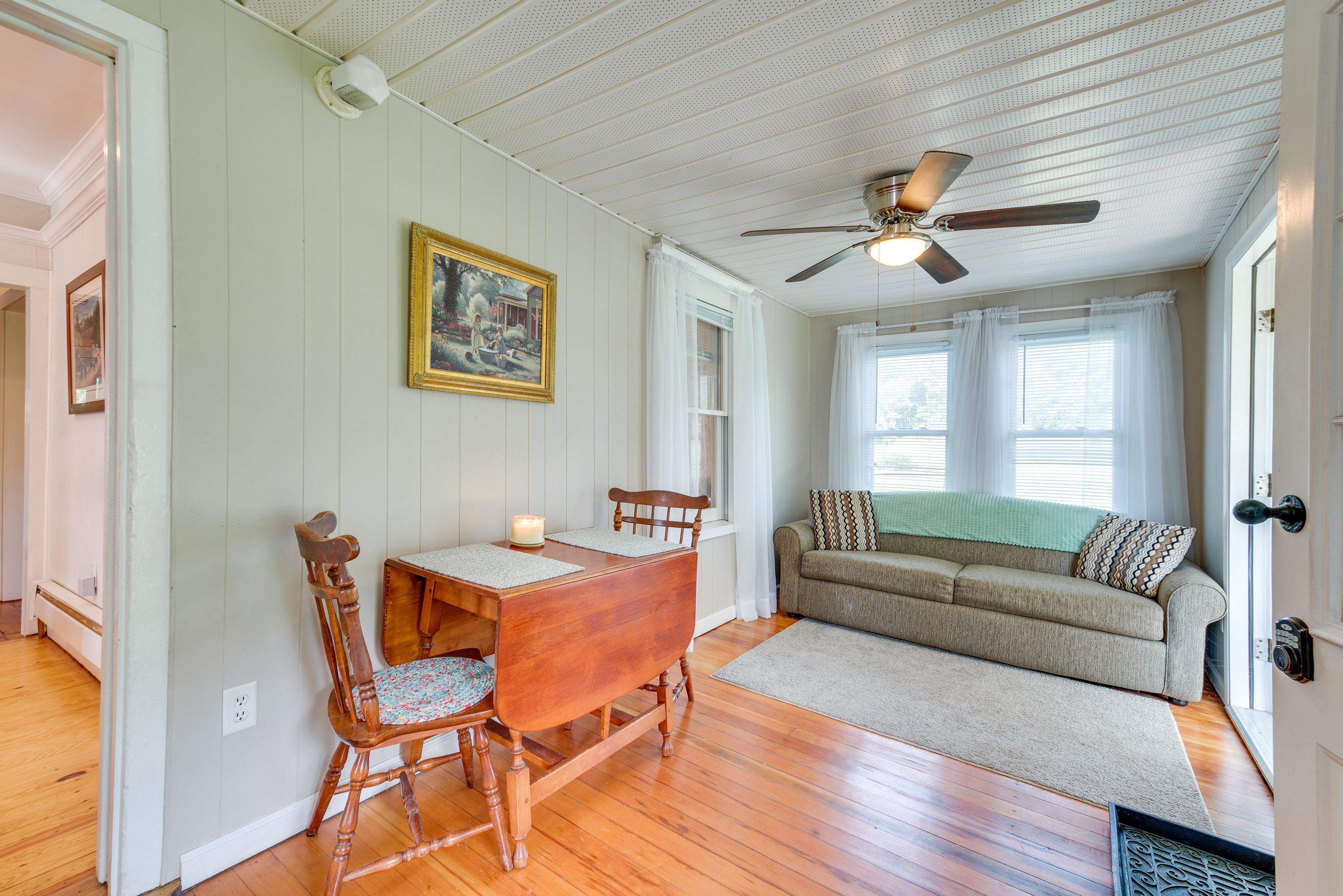 Sunroom | Sleeper Sofa