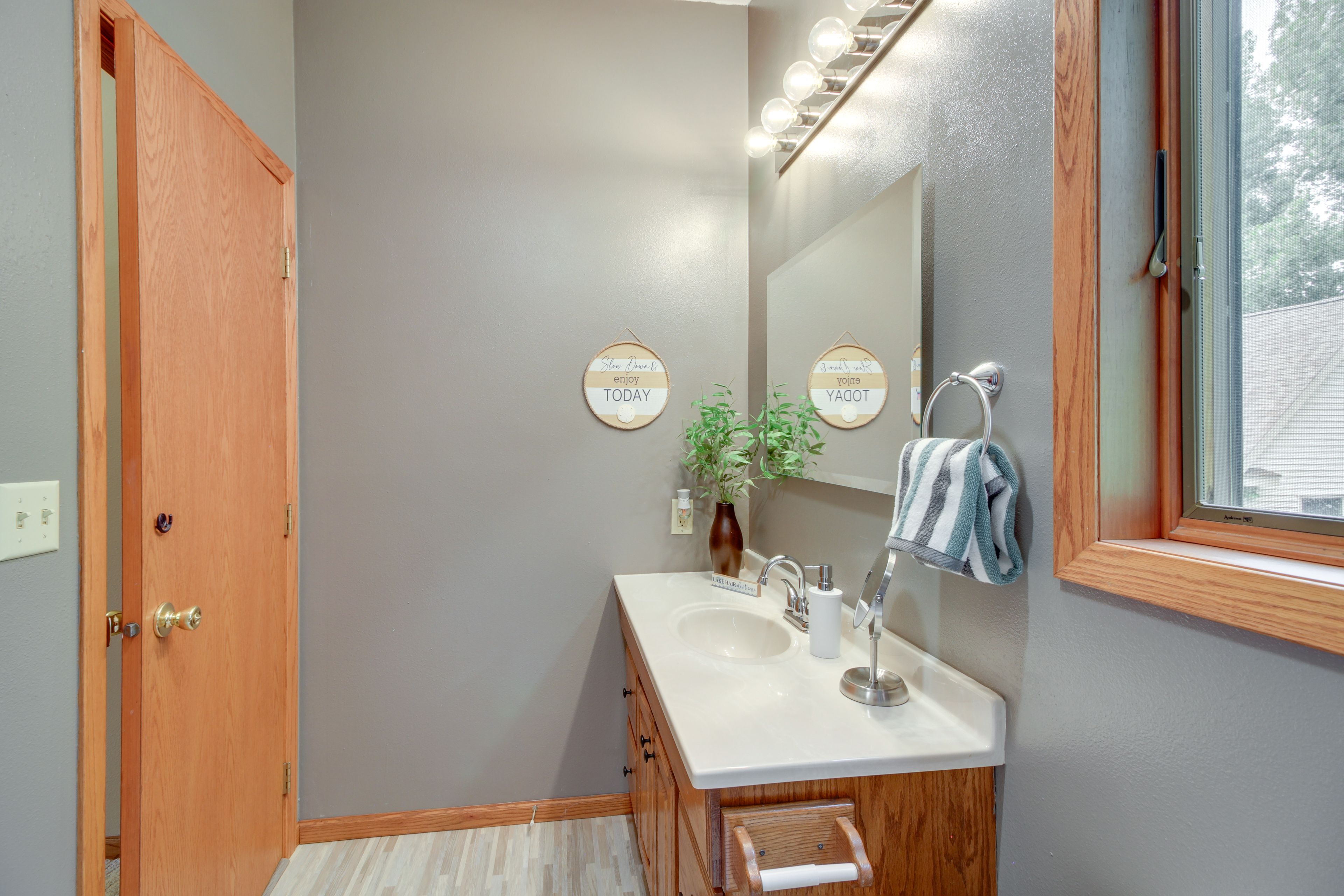 Full Bathroom | Complimentary Toiletries | Hair Dryer | Towels Provided