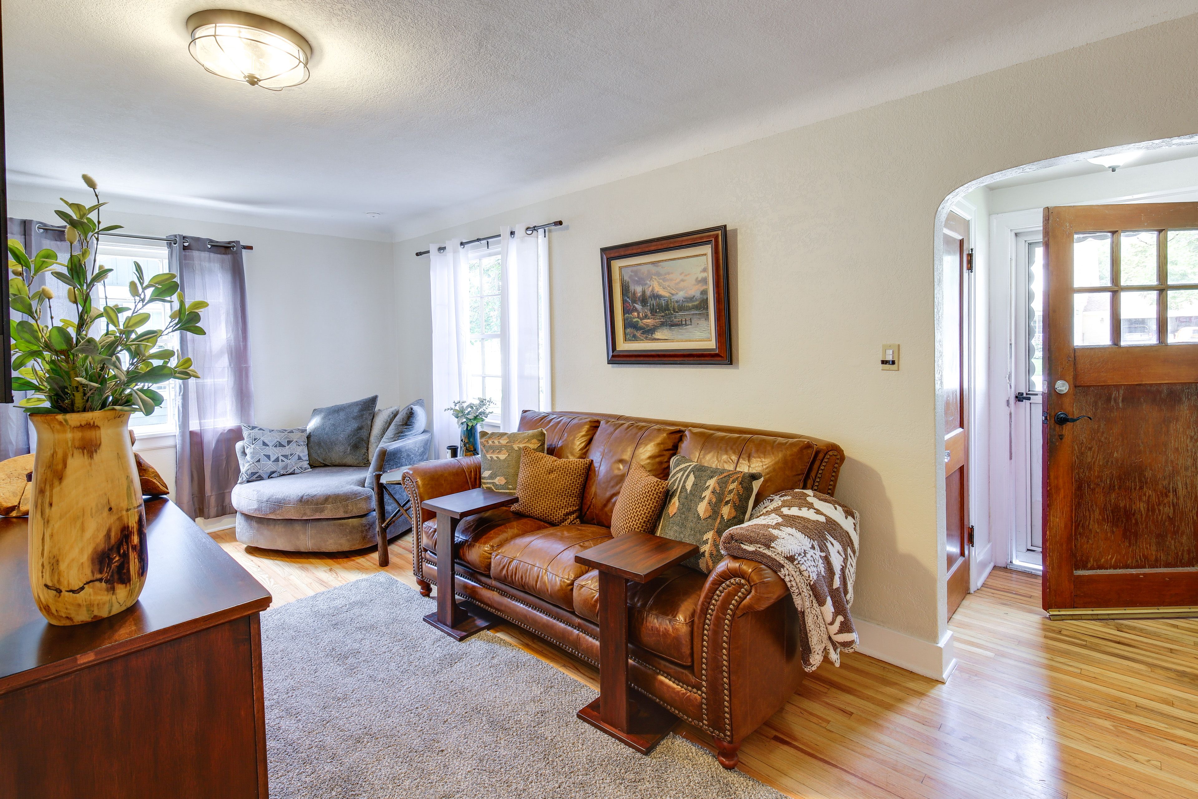 Living Room | Free WiFi | Smart TV
