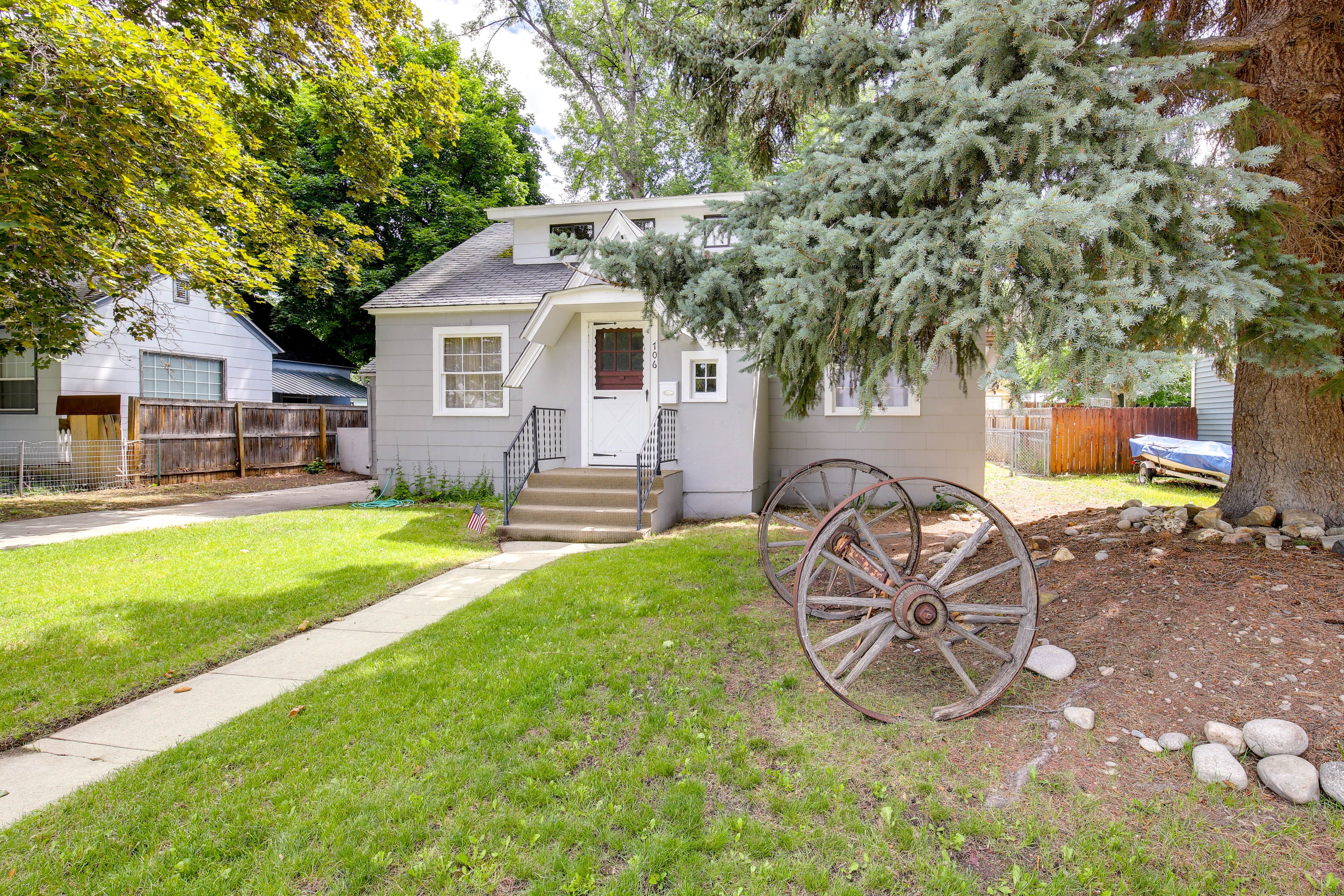 Hamilton Vacation Rental | 2BR | 2BA | 2,000 Sq Ft | 4 Steps Required