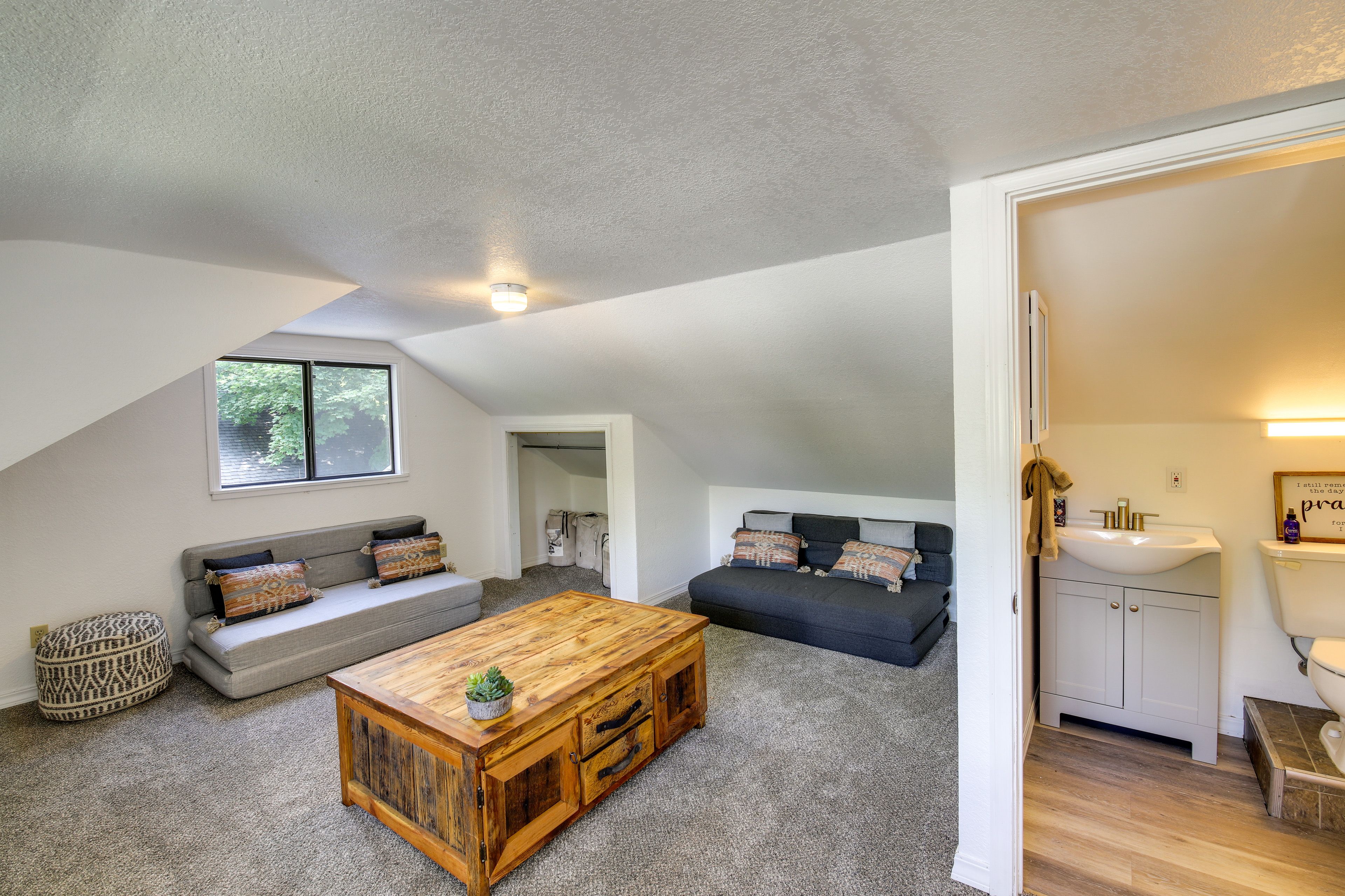 Lounging Area | 2nd Floor