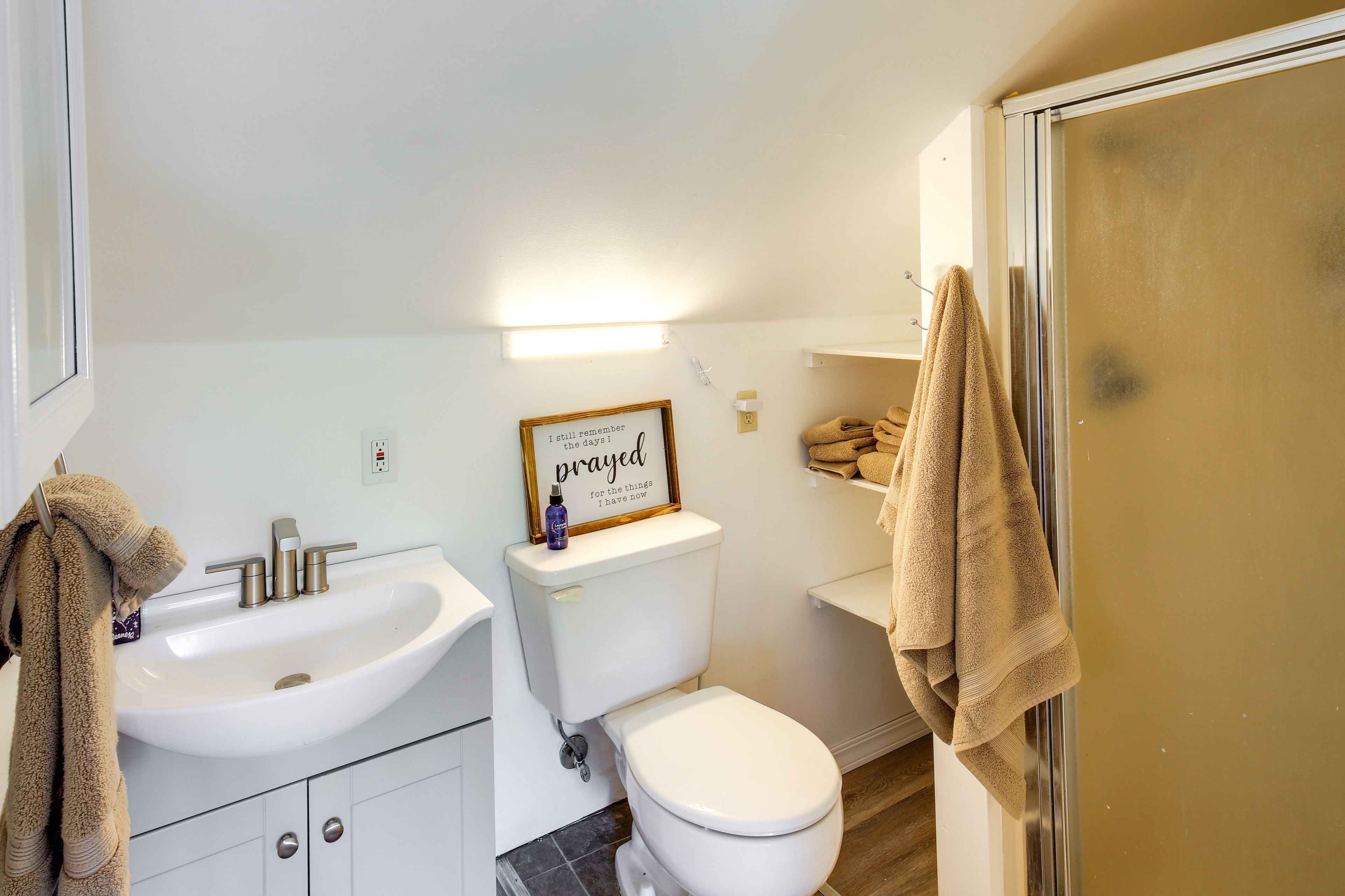 Full Bathroom | 2nd Floor