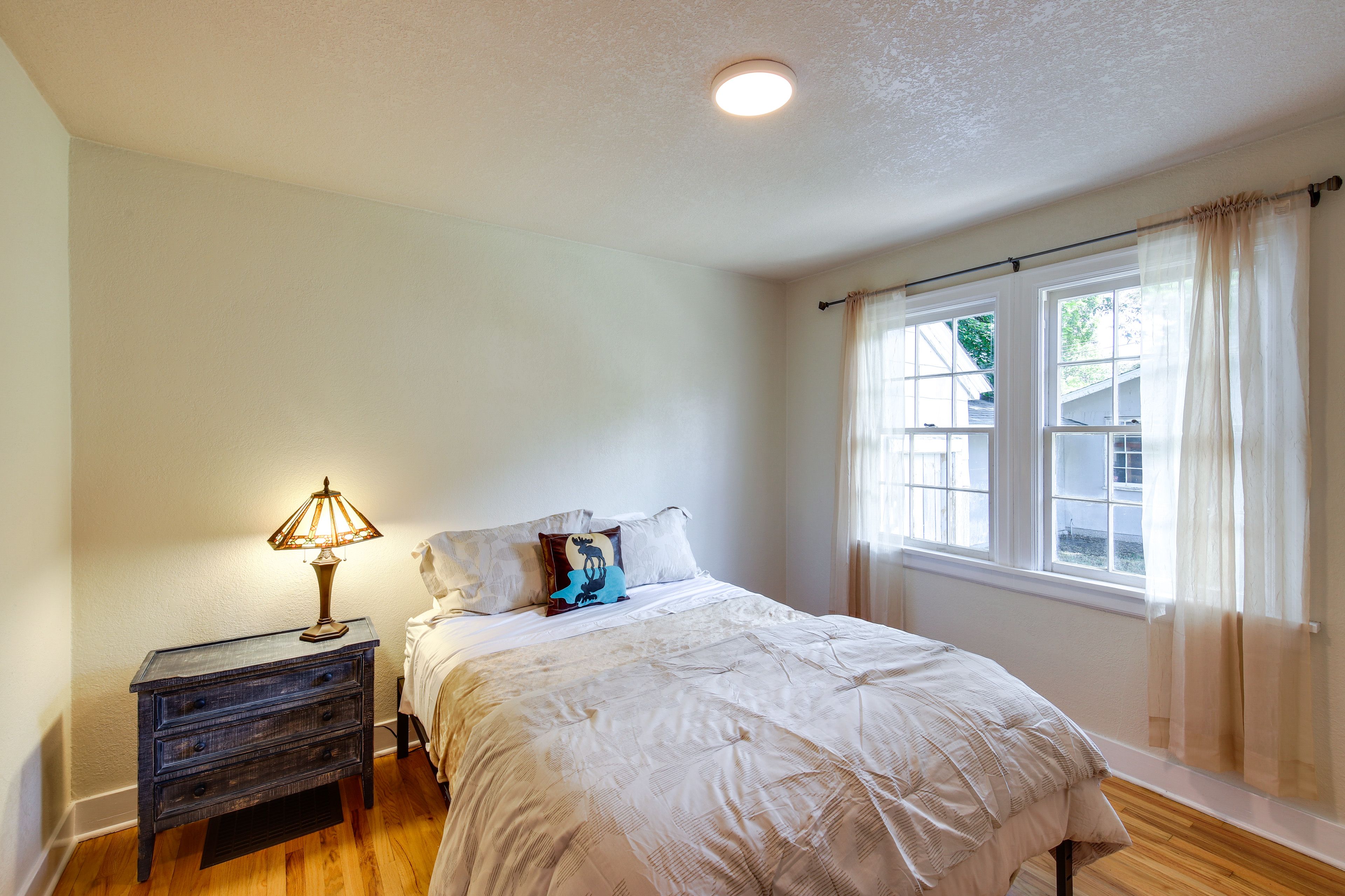 Bedroom 2 | Queen Bed | 1st Floor