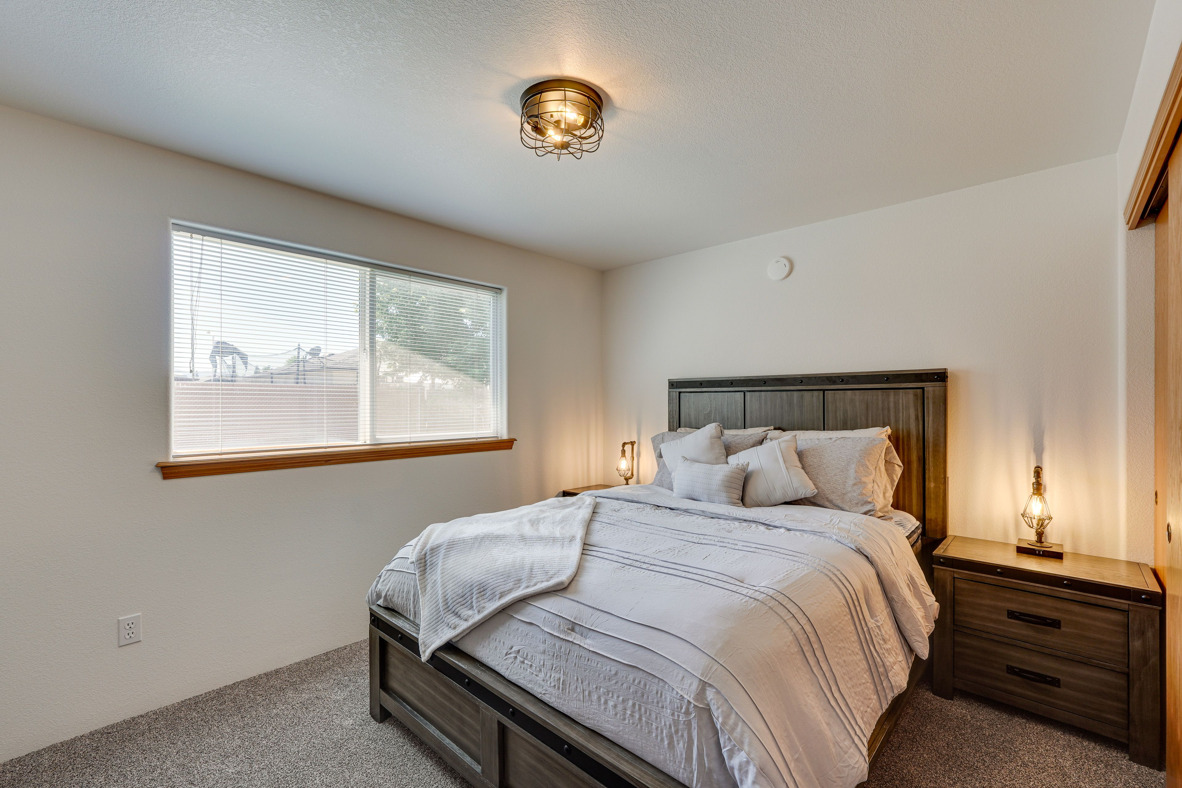 Bedroom 2 | Queen Bed | Smart TV