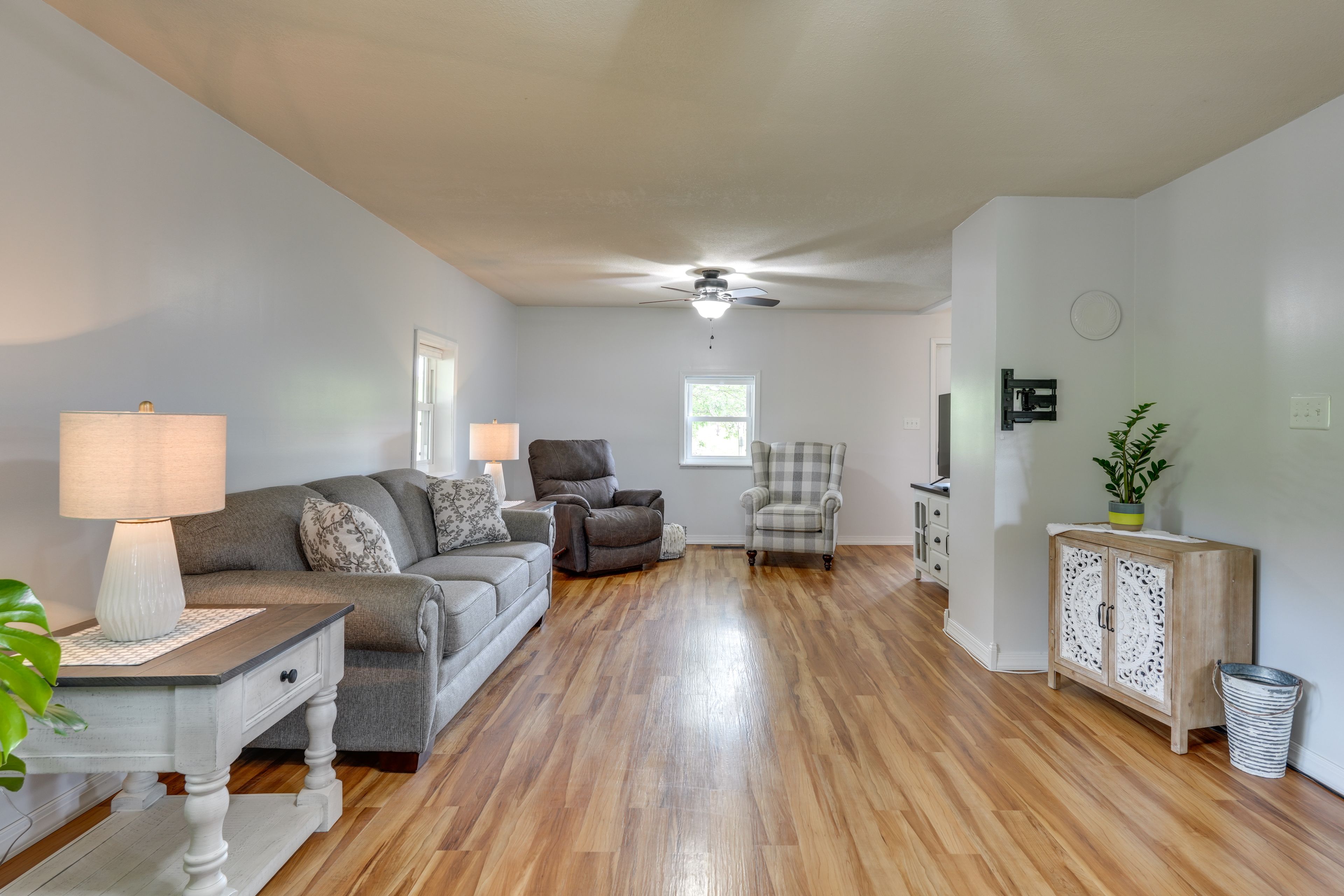 Living Room | Central A/C | Smart TV