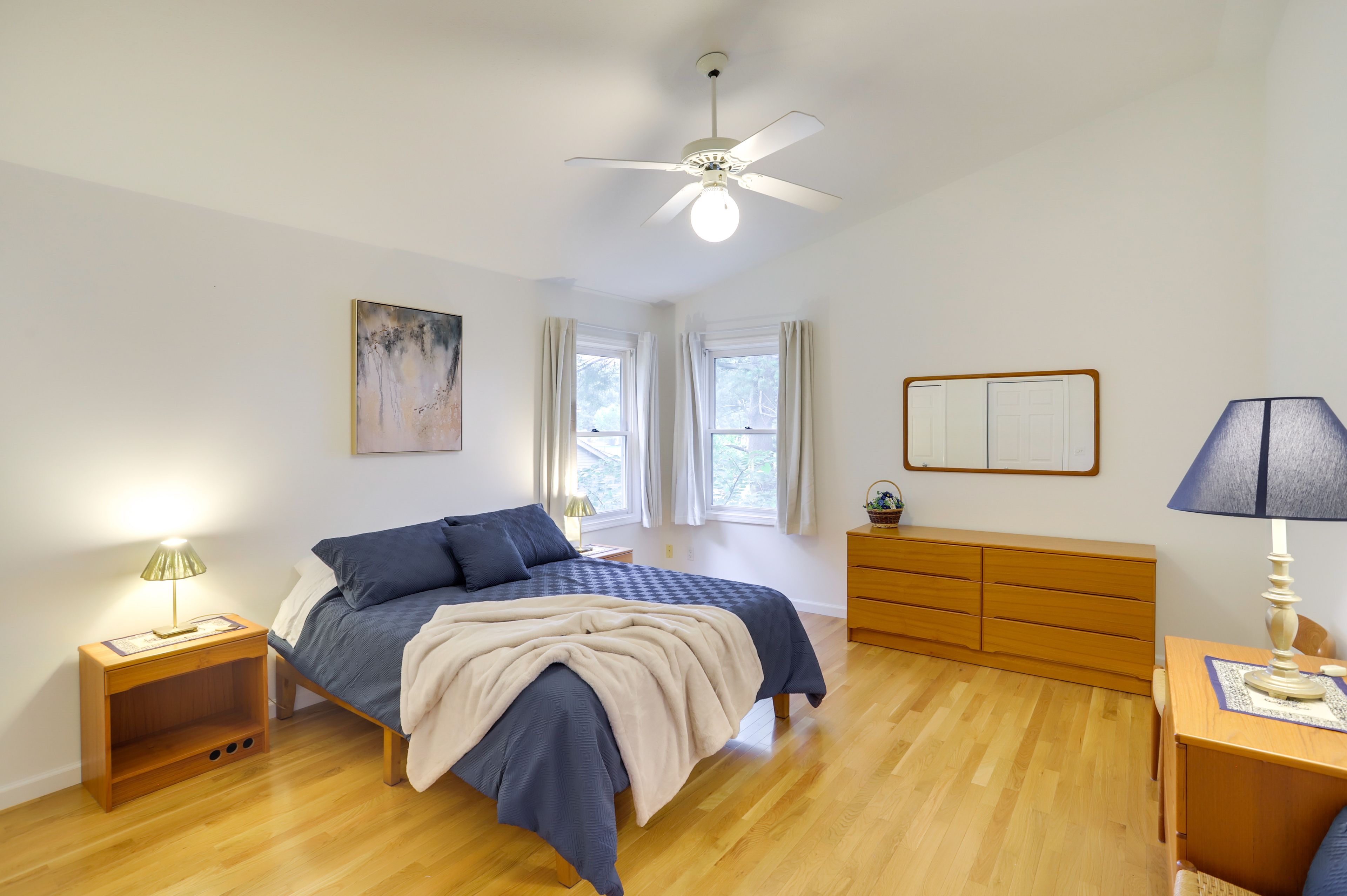 Bedroom 3 | Queen Bed