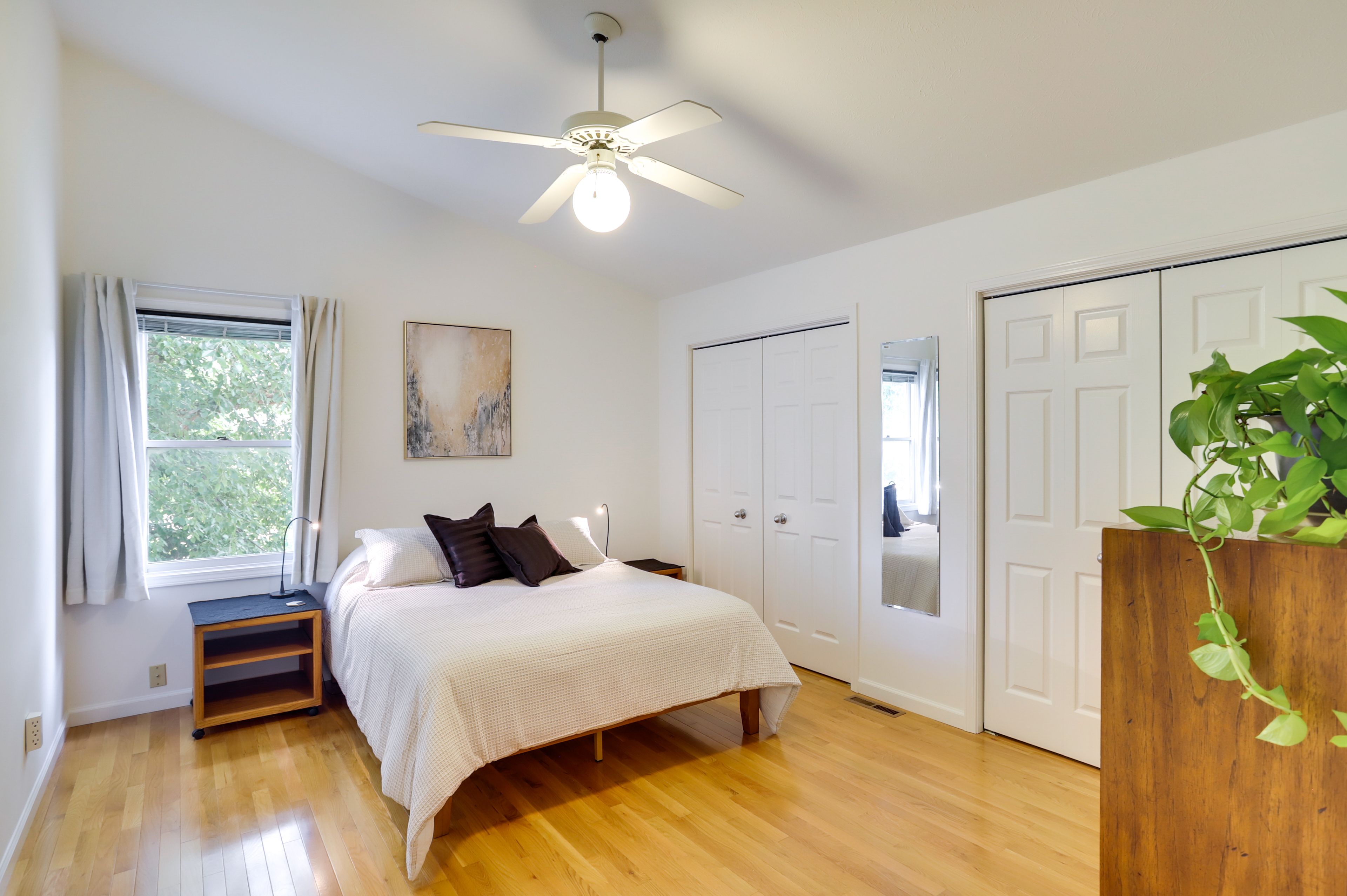 Bedroom 2 | Queen Bed