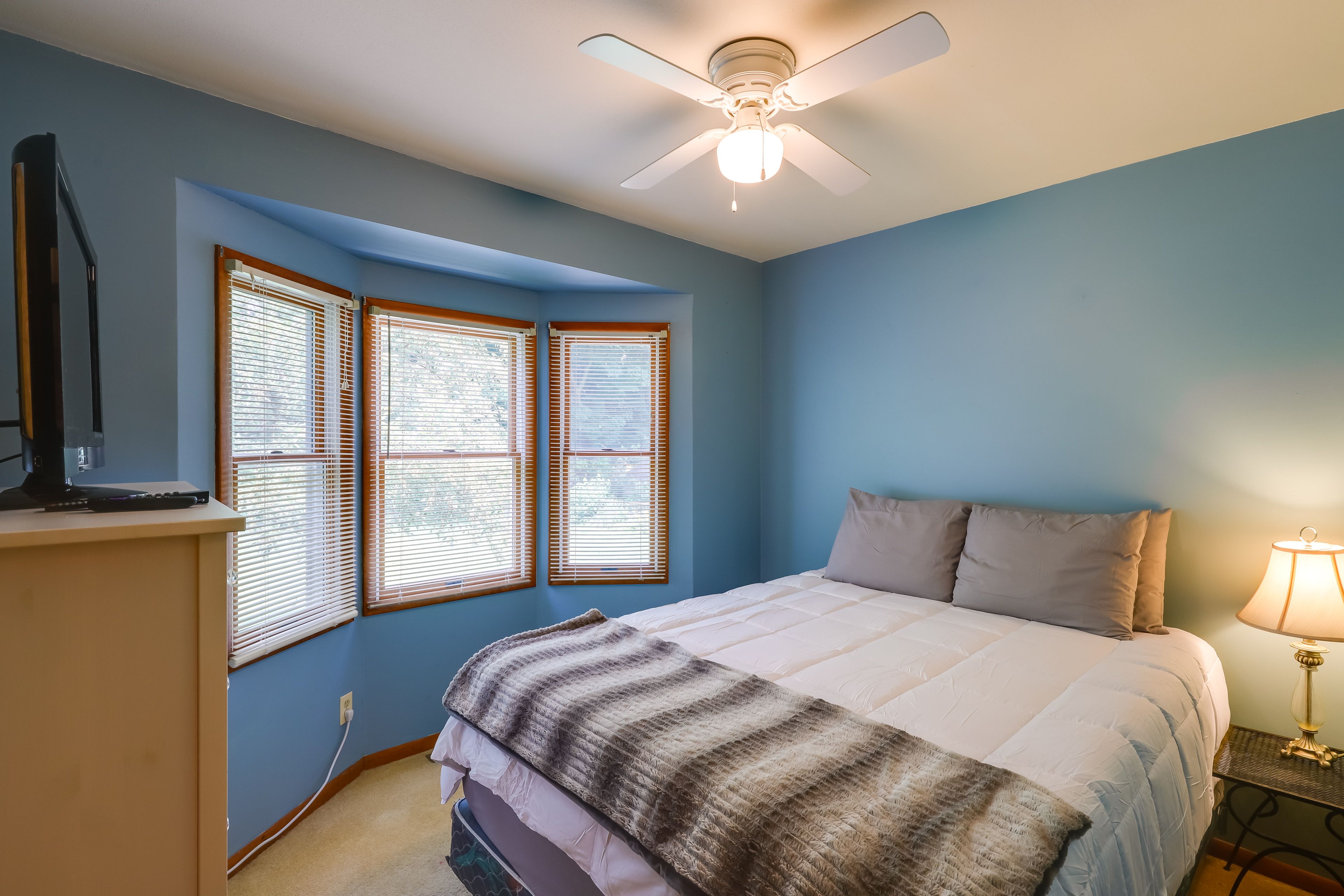 Bedroom 3 | Queen Bed