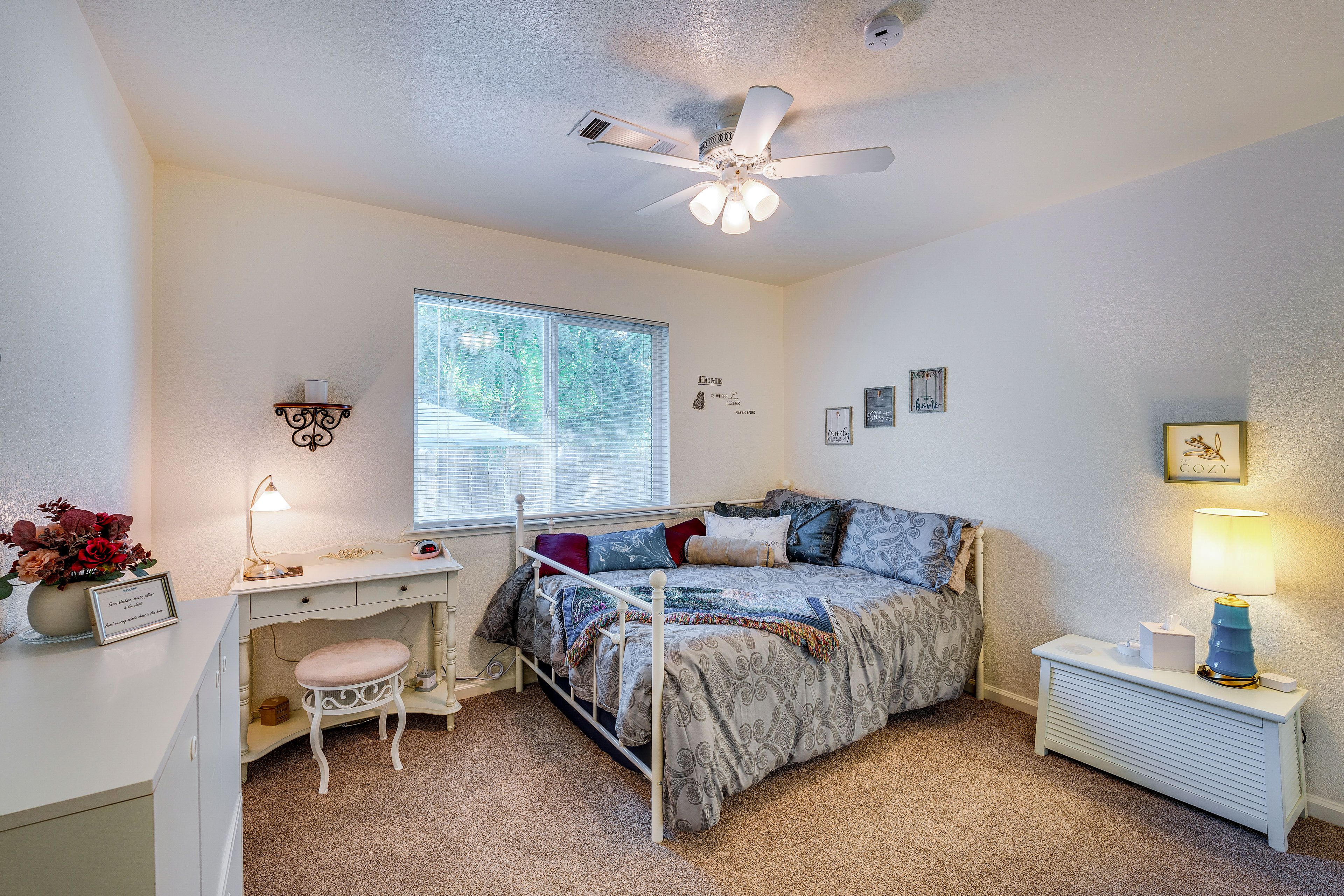Bedroom | Full Bed