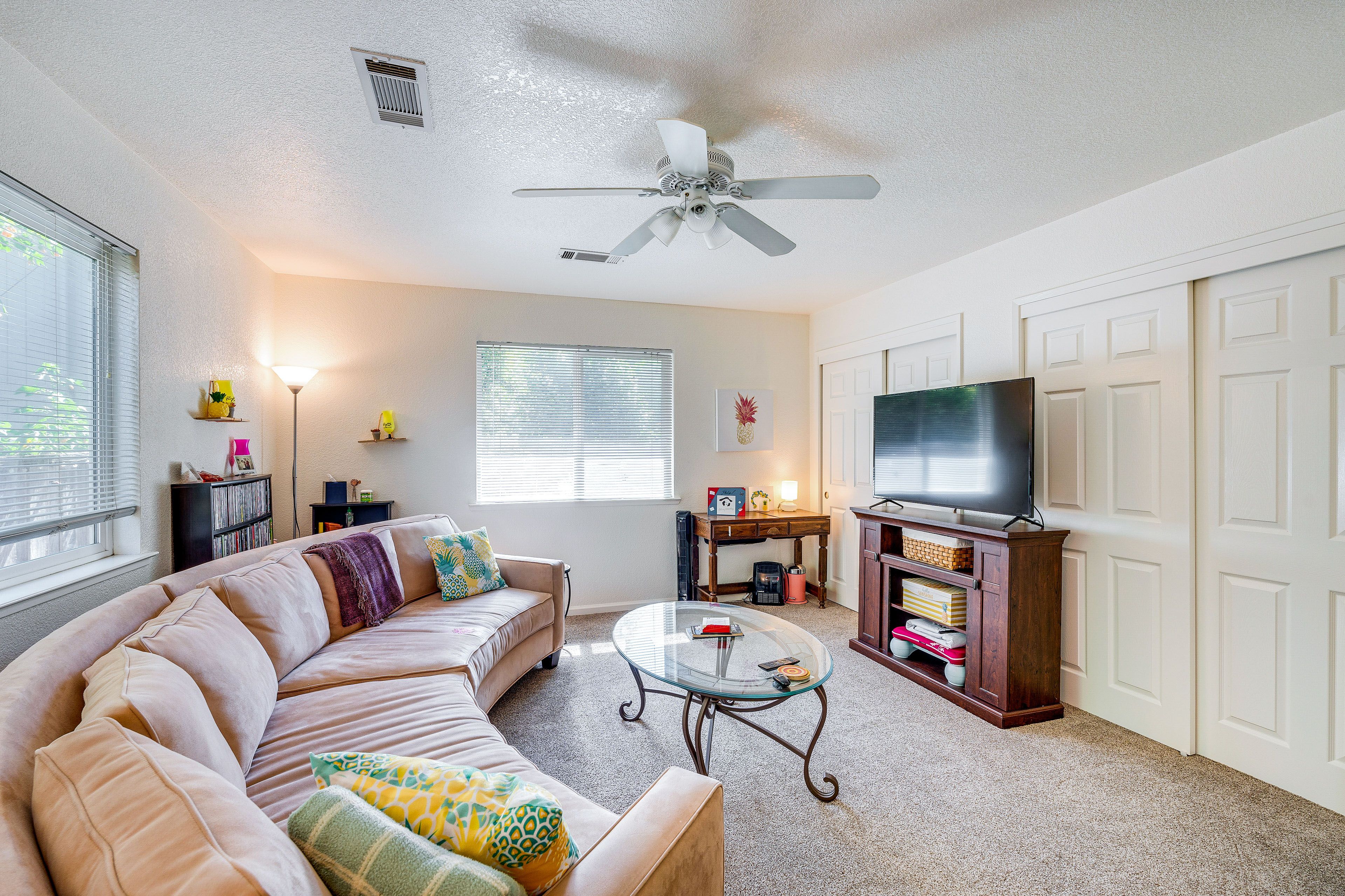 Living Room | Cable TV | Central A/C