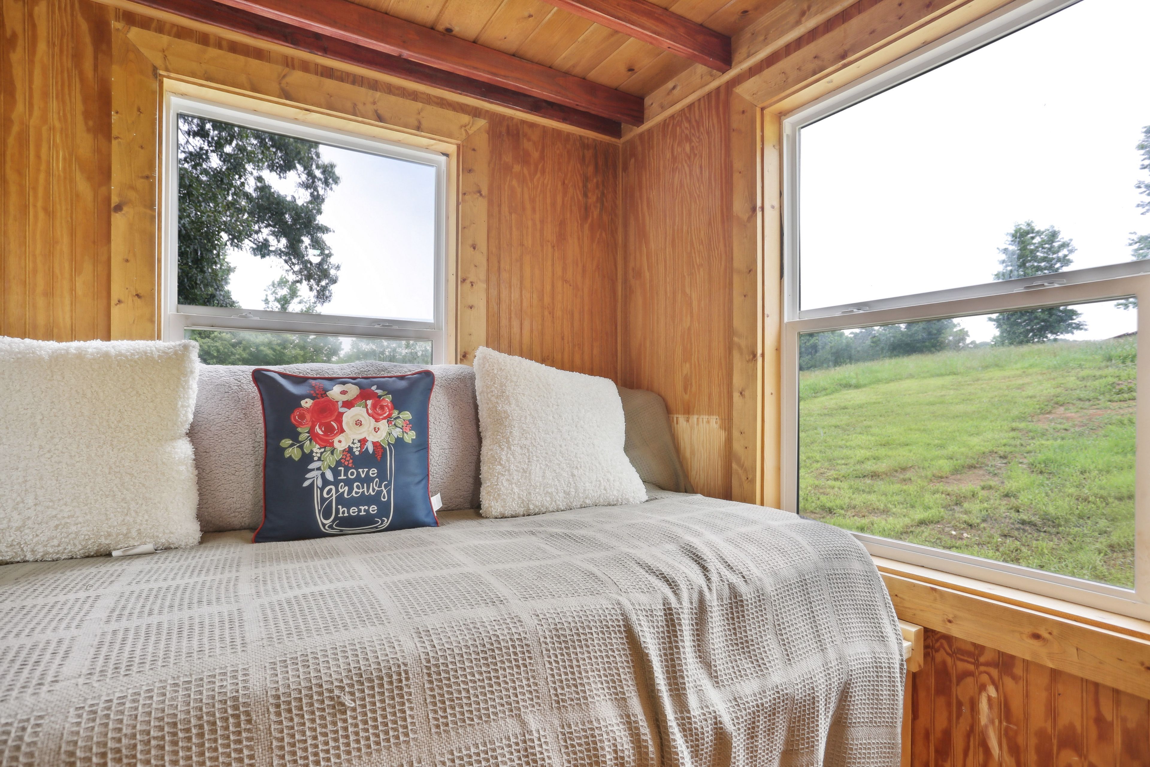 Bedroom | Queen Bed | Linens Provided