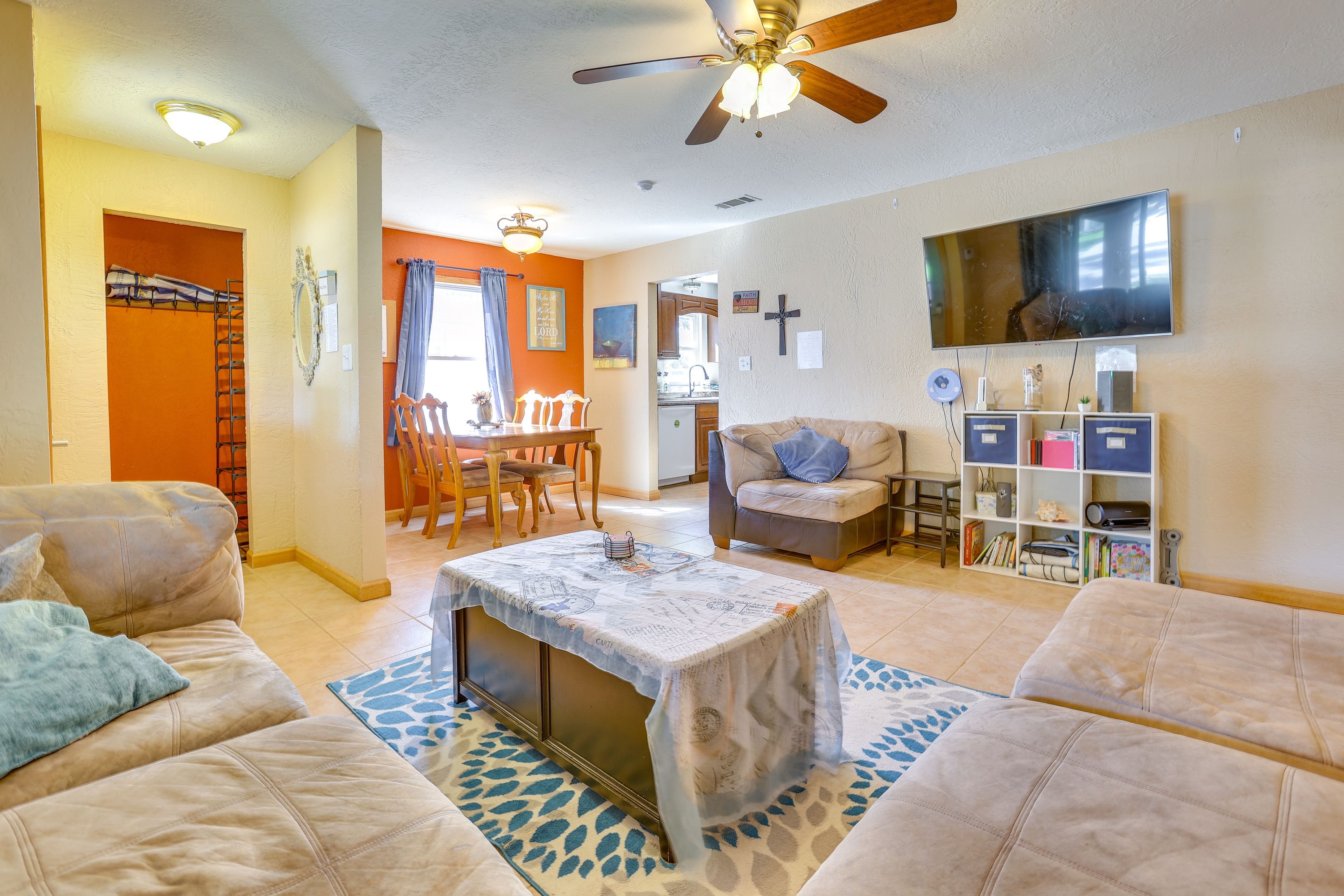 Living Room | Smart TV
