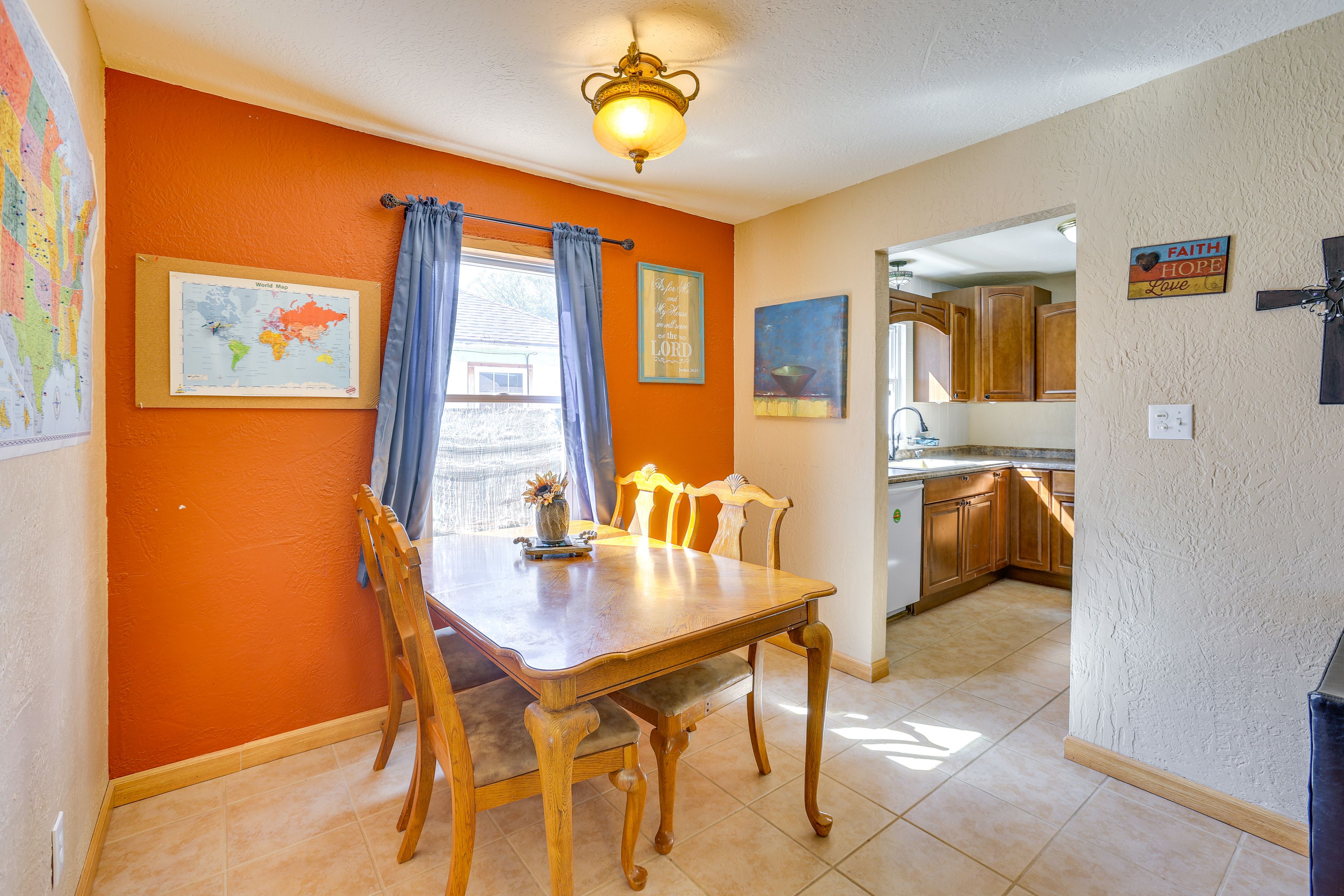 Dining Area | Dishware & Flatware Provided