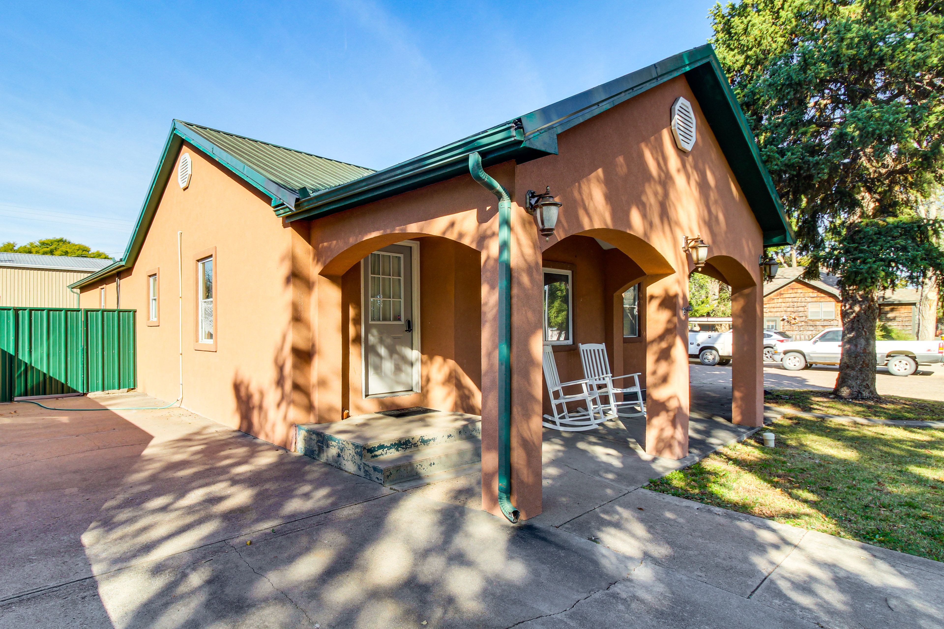 Parking | Driveway (3 Vehicles)