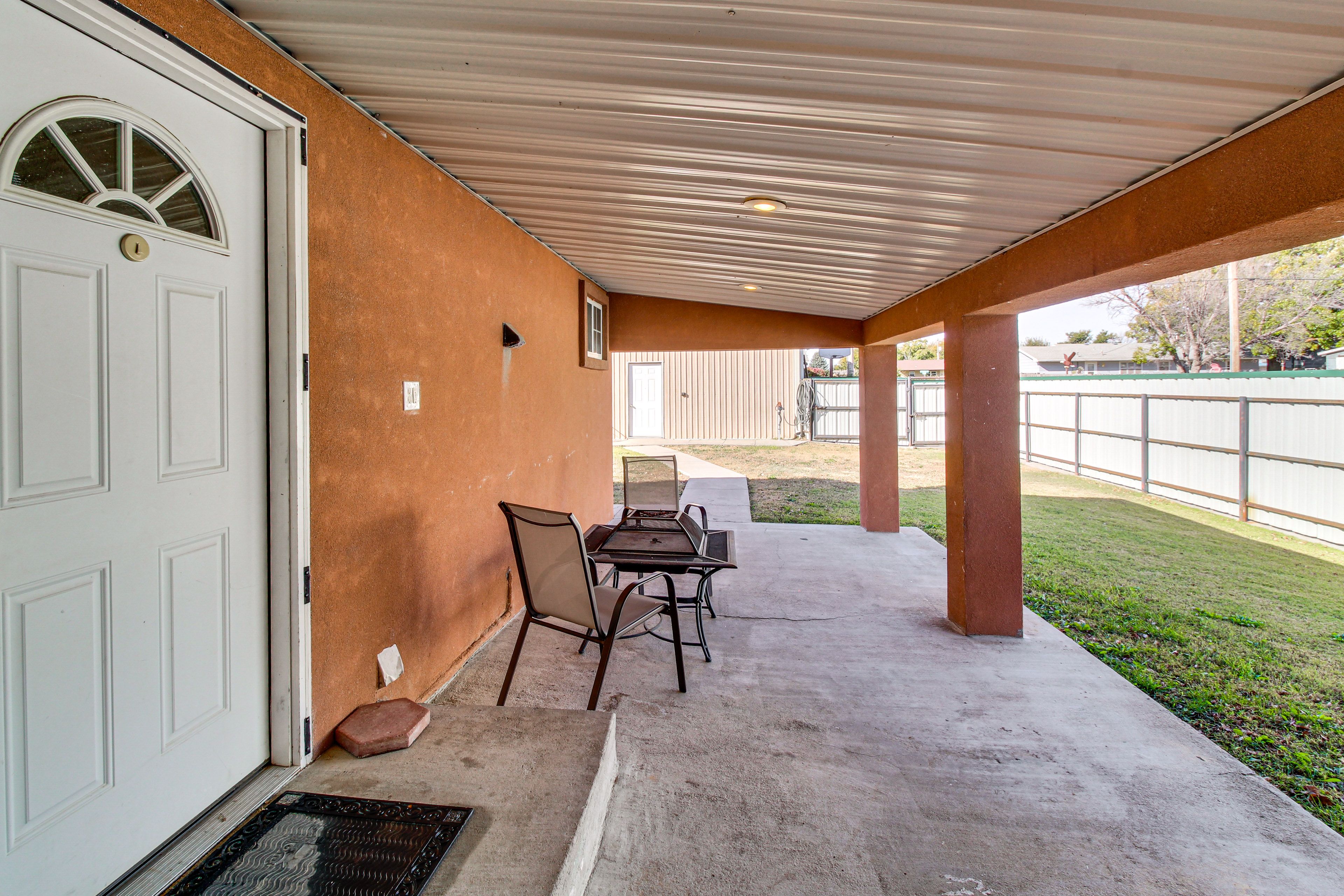 Covered Patio | Wood-Burning Fire Pit | Charcoal Grill