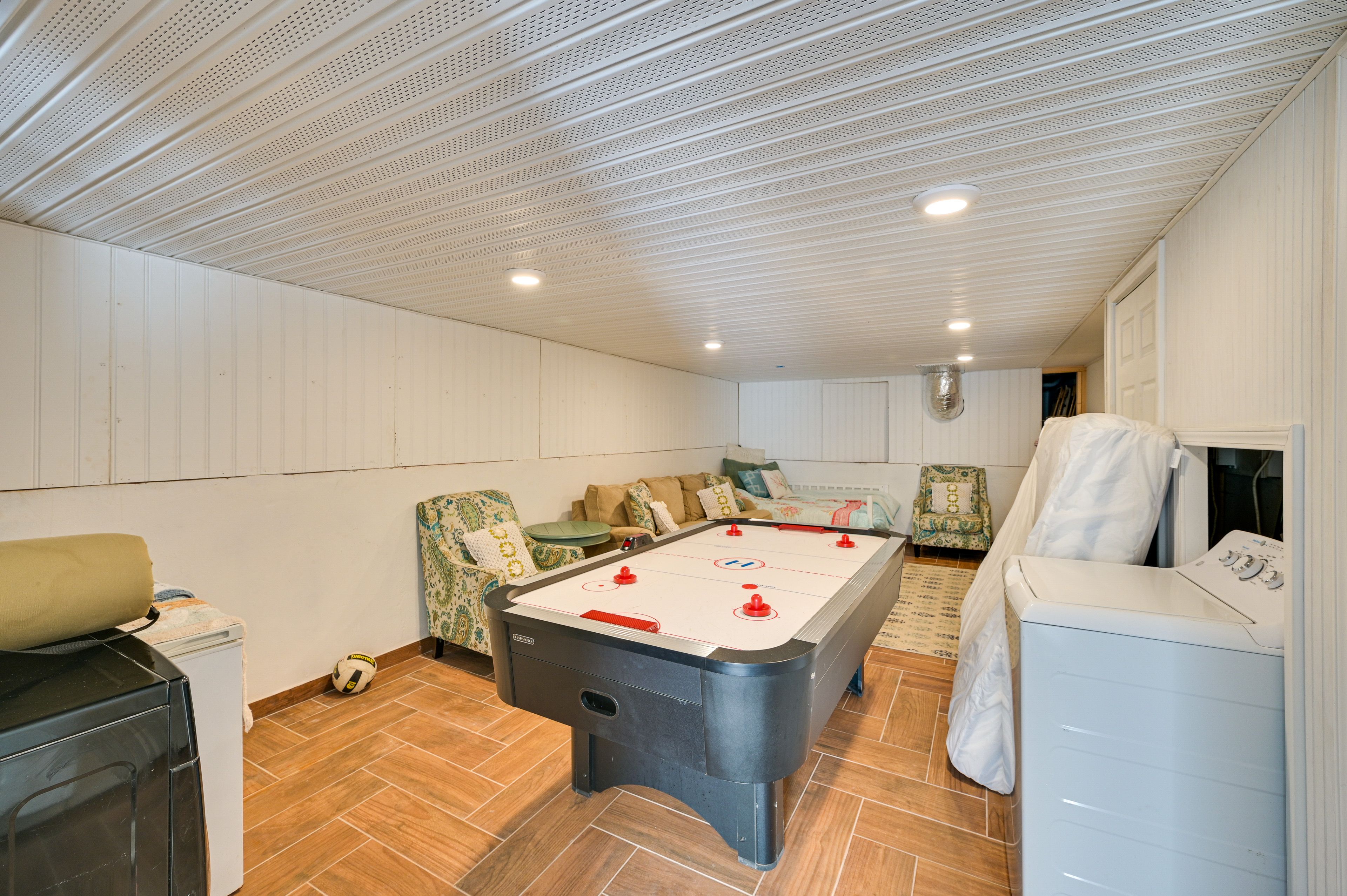 Game Room | Sleeper Sofa | Full Floor Mattress | Washer & Dryer