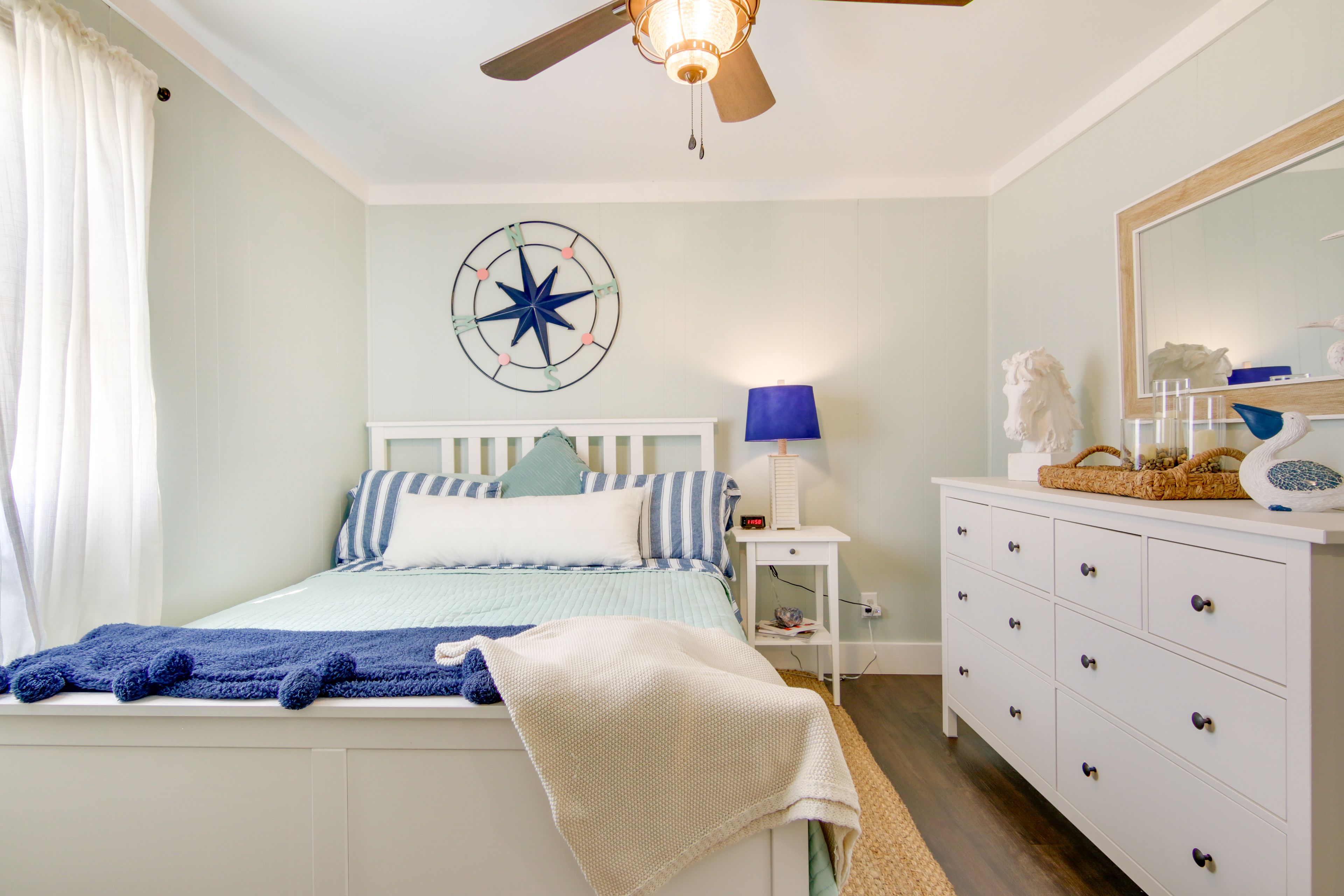 Bedroom | Queen Bed | Linens Provided | En-Suite Bathroom