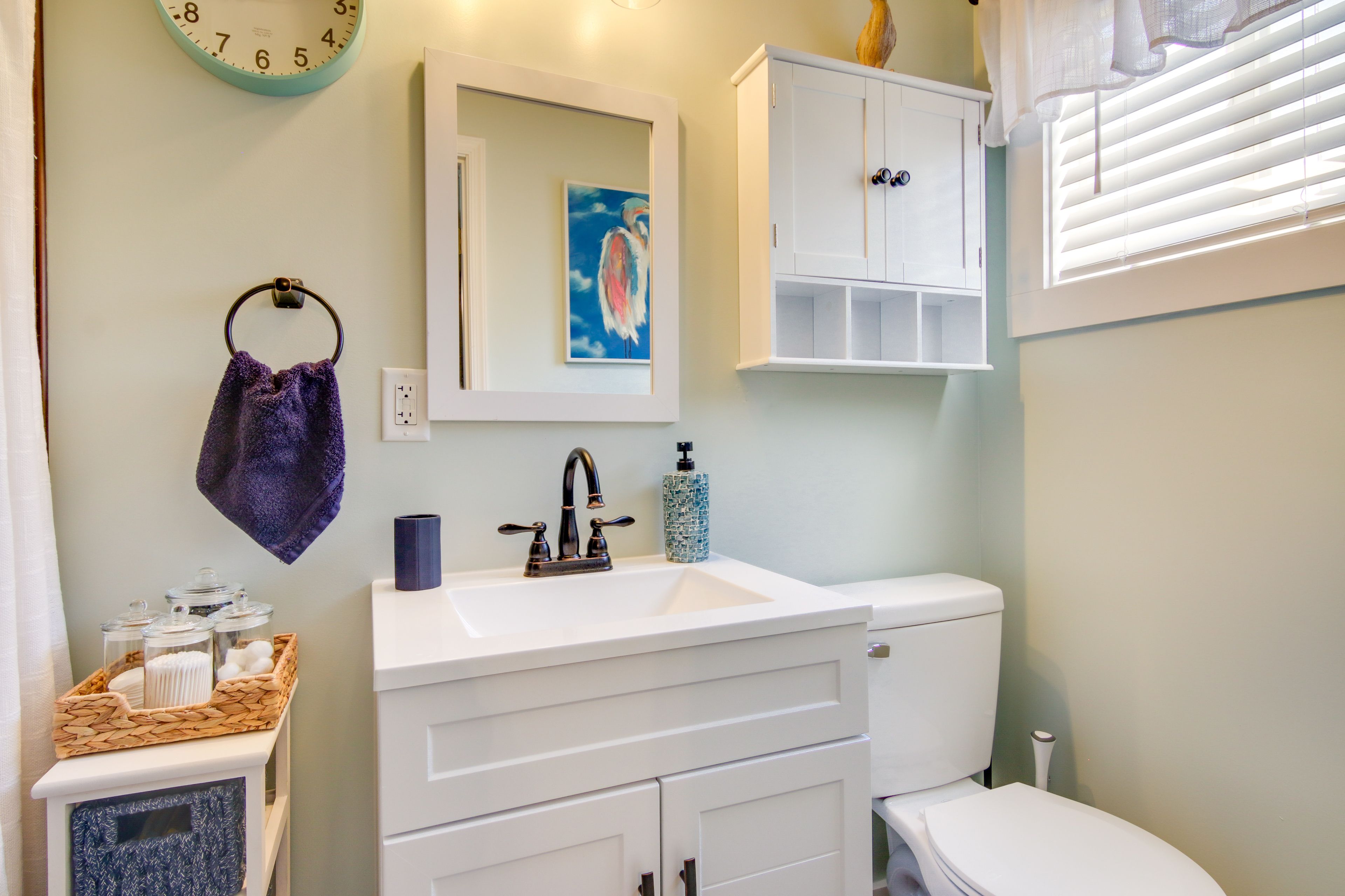 Full Bathroom | Towels Provided | Hair Dryer