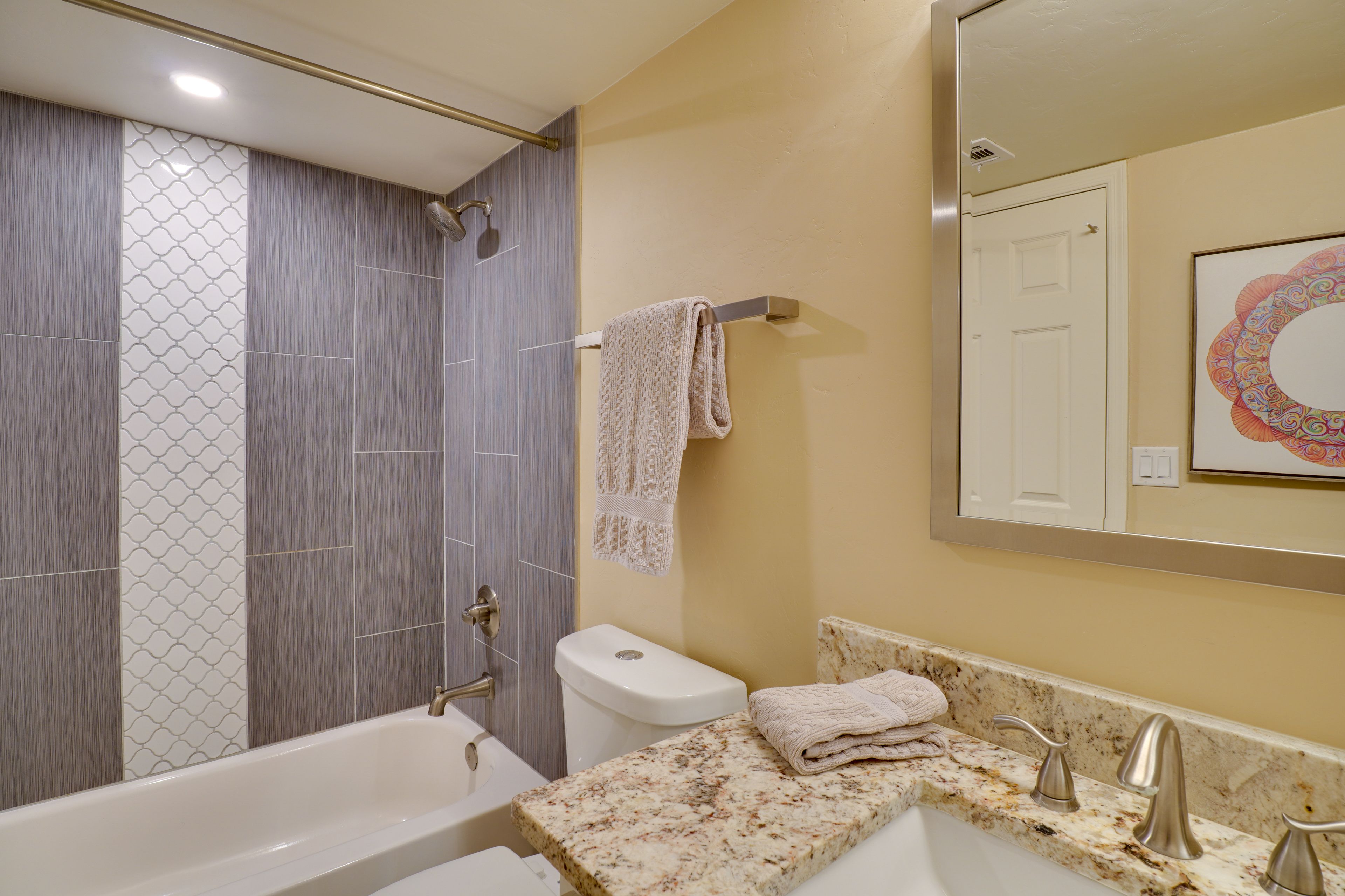 Full Bathroom | Shower/Tub Combo