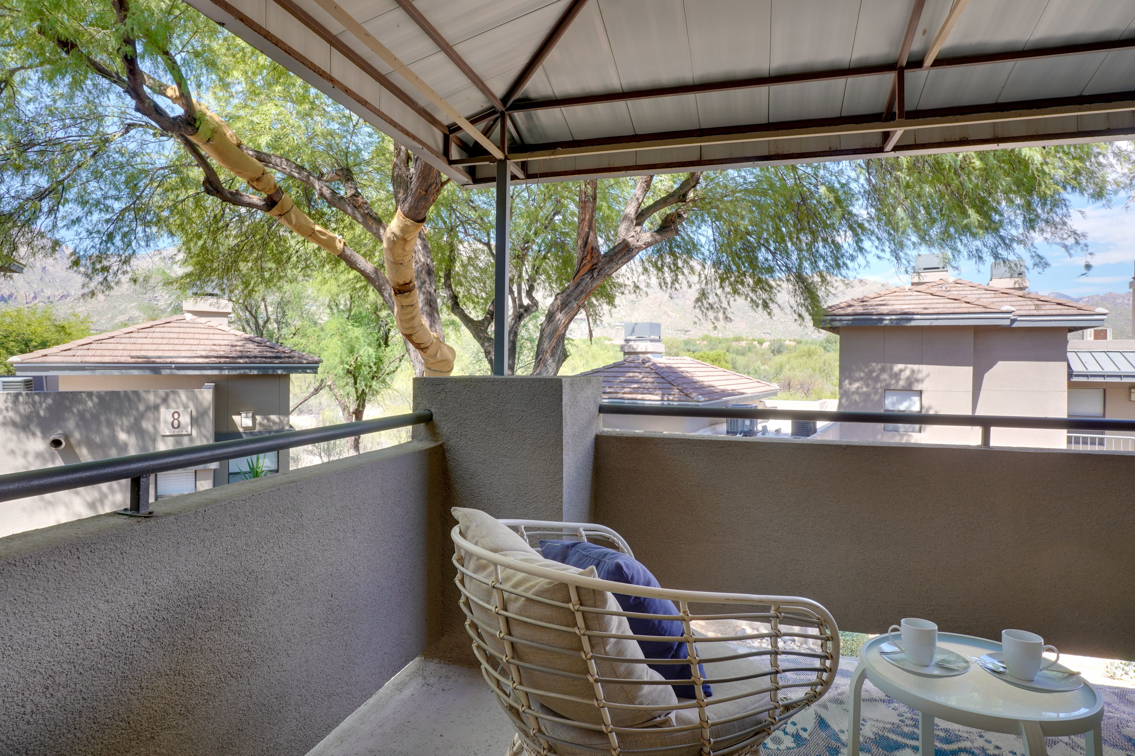 Private Balcony w/ Seating