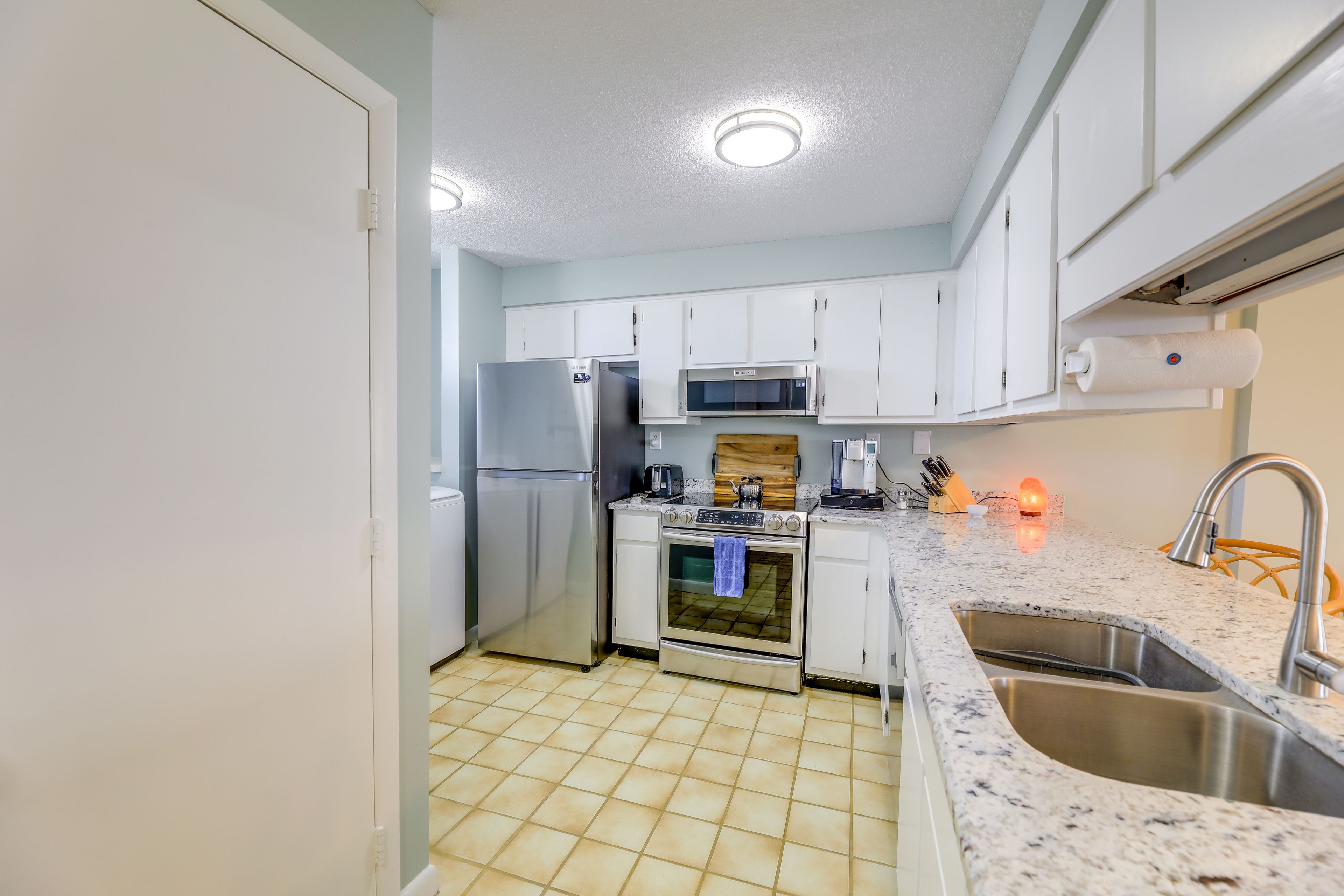 Kitchen | Cooking Basics | Coffee Maker | Paper Towels/Trash Bags Provided