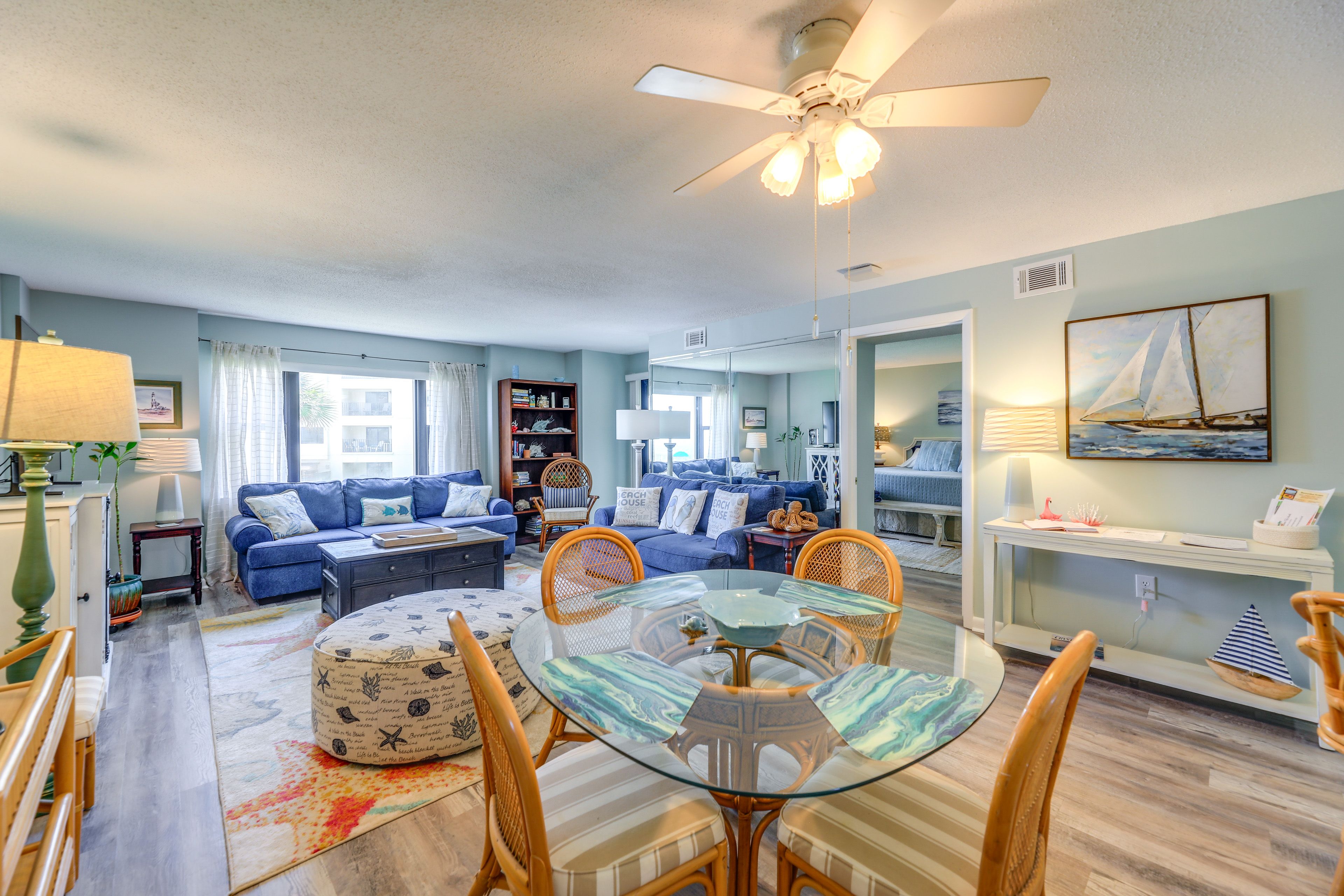 Dining Area | Dishware/Flatware Provided