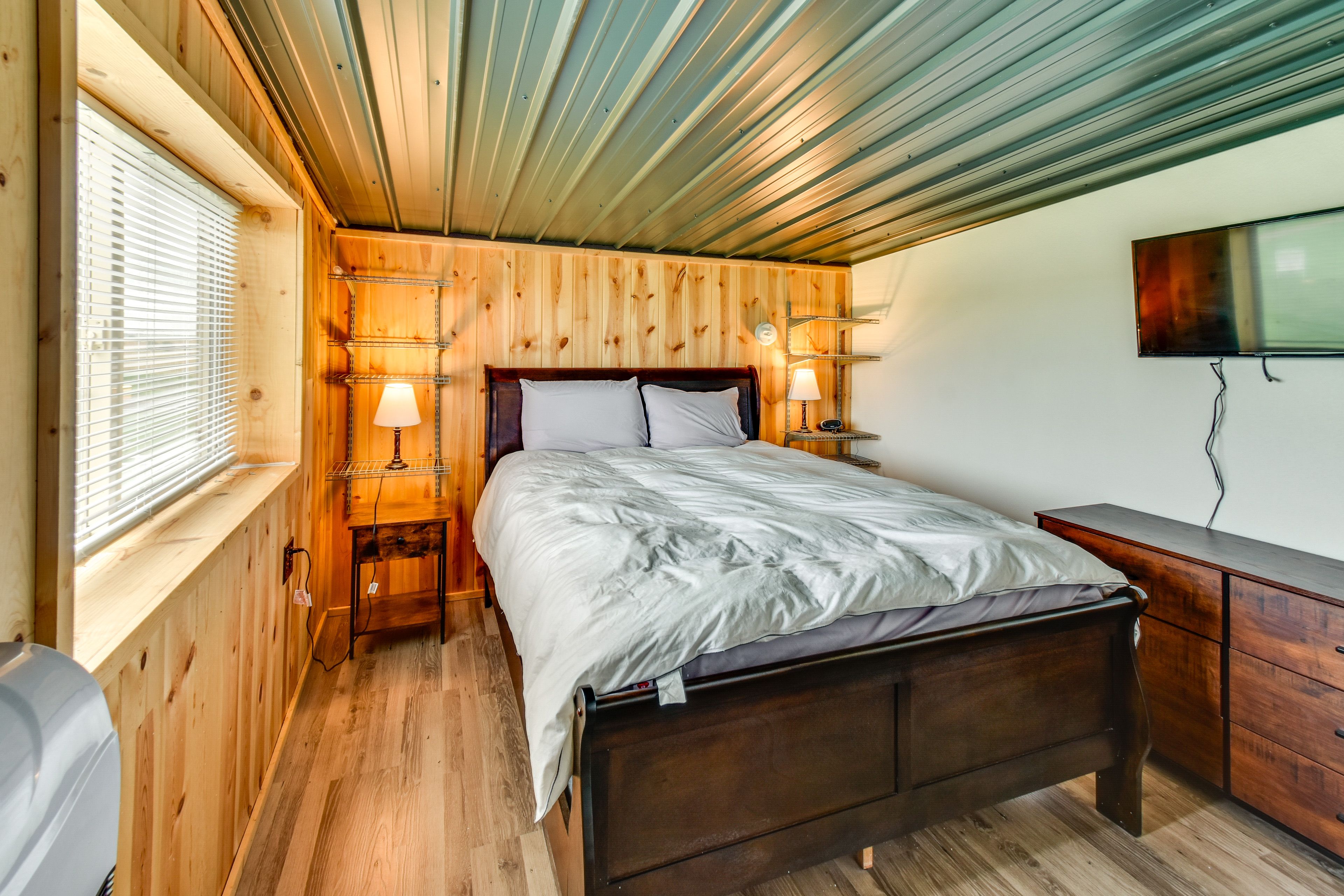 Bedroom 3 | Queen Bed
