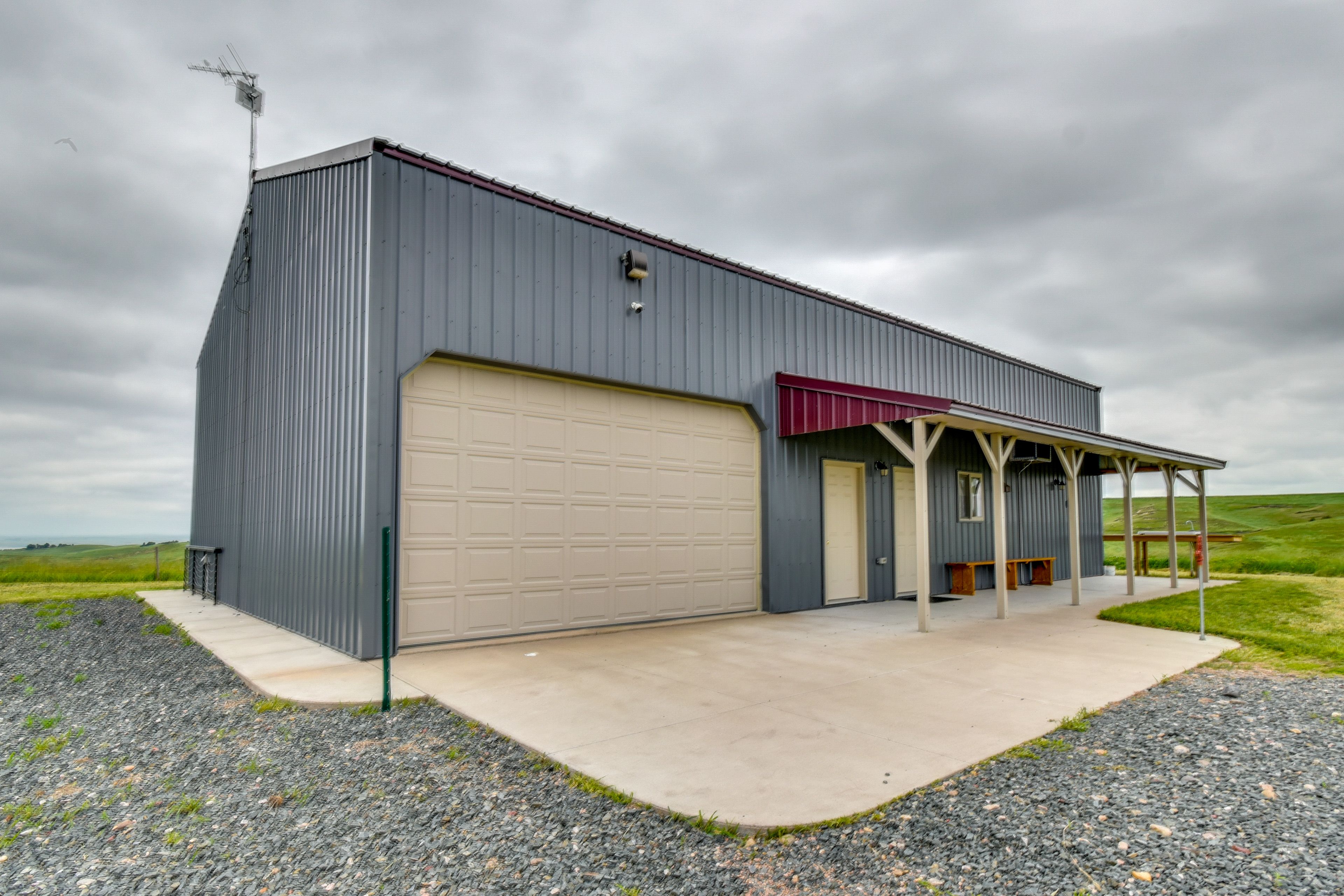 Parking | Garage (2 Vehicles) | Driveway (2 Vehicles) | RV Parking