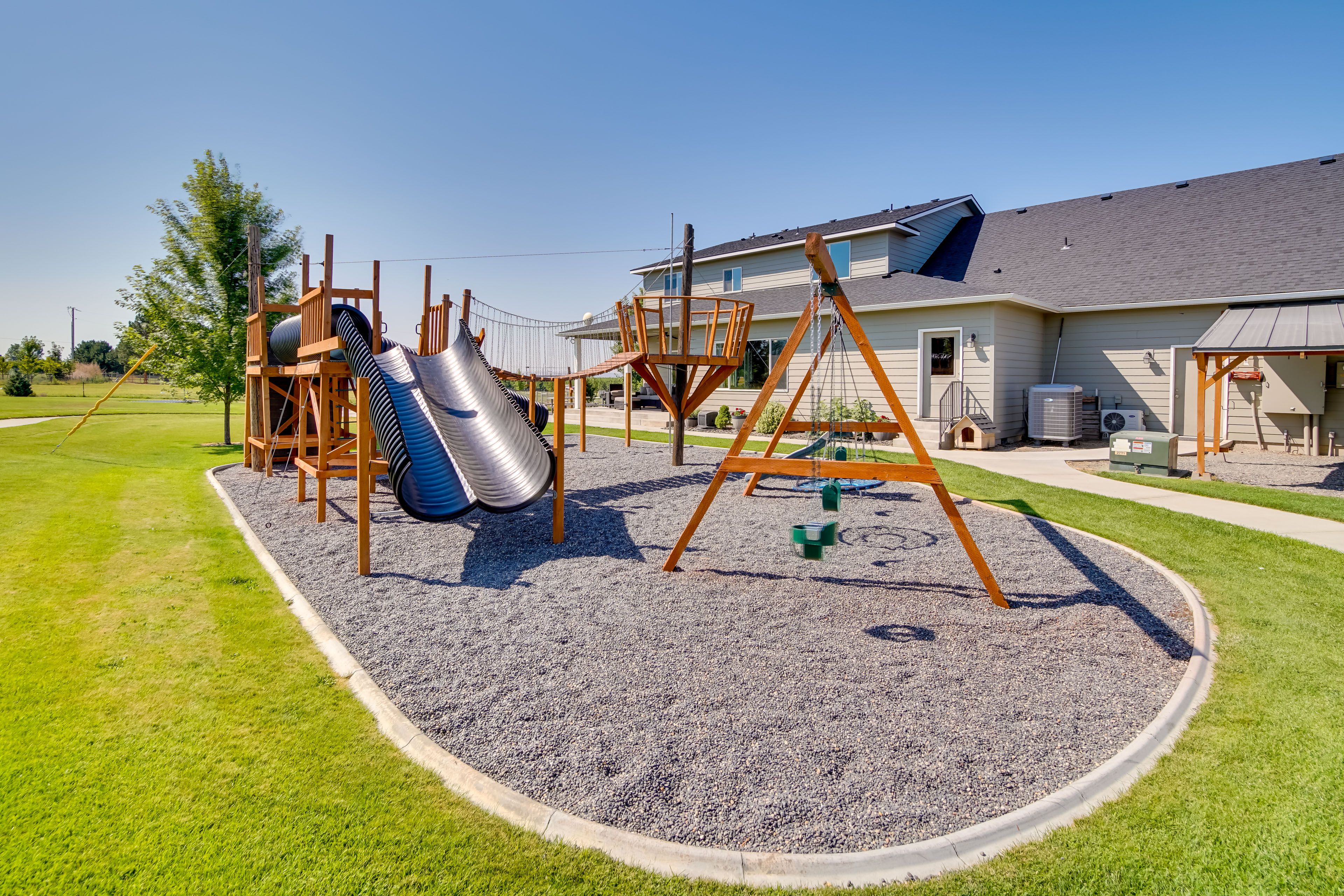 Private Playground | Self Check-In | 14 Mi to Columbia Center