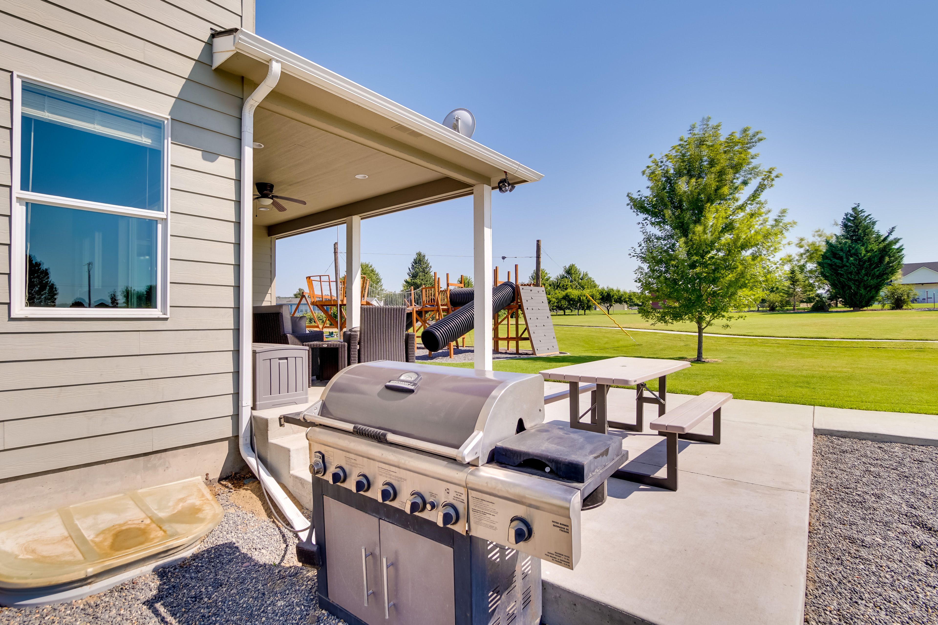 Outdoor Dining | Gas Grill