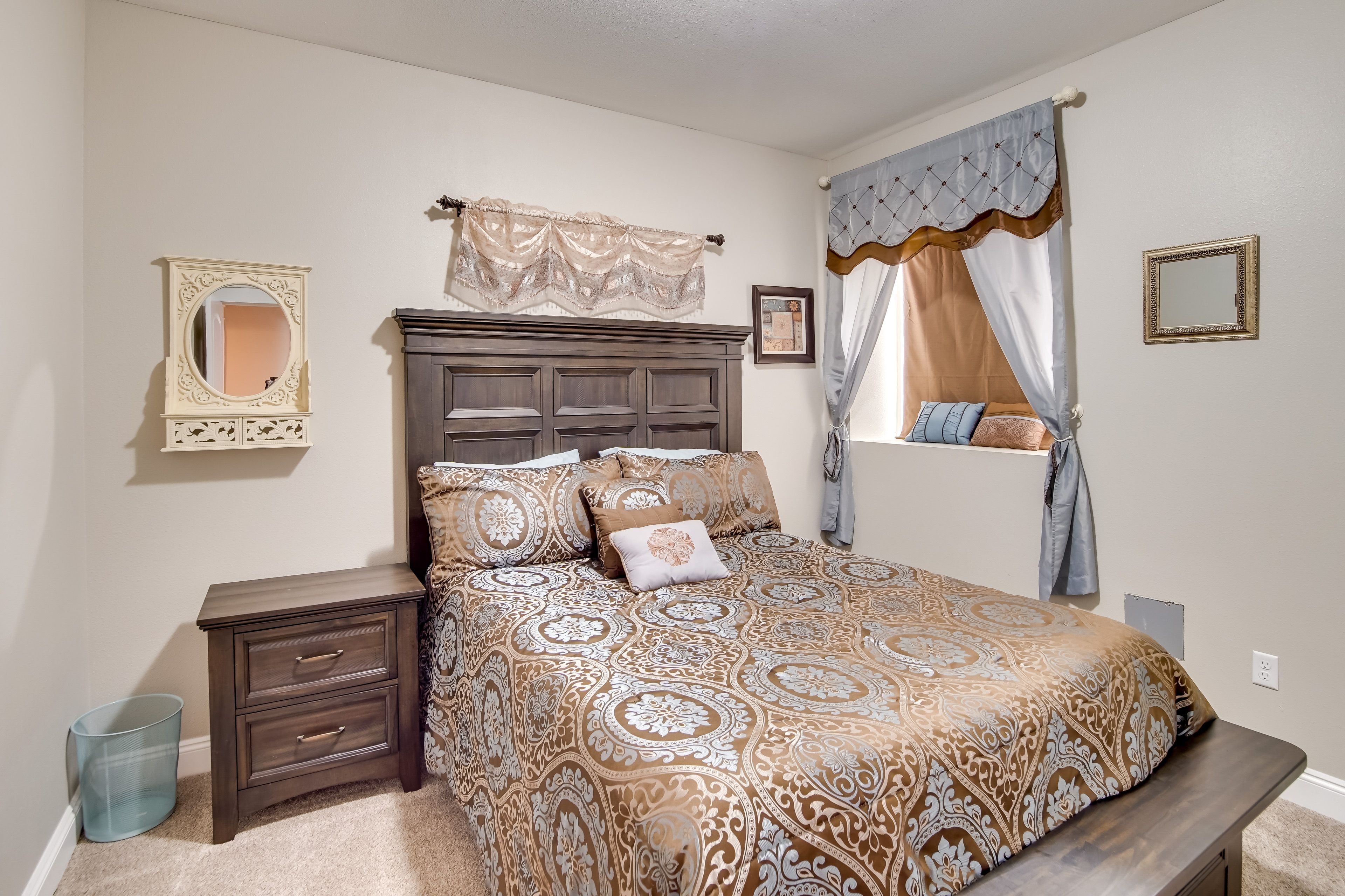 Bedroom 6 | Basement | Queen Bed