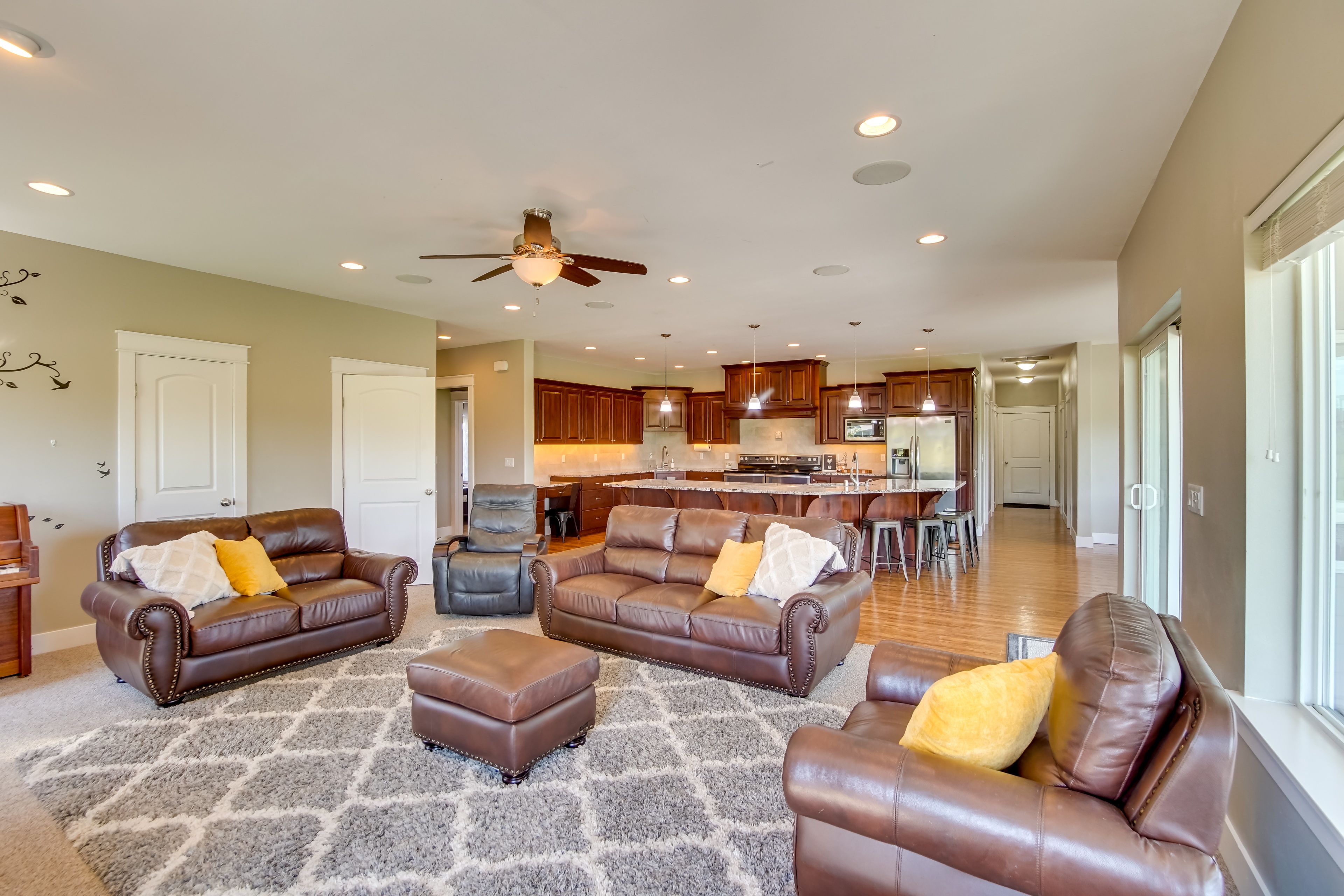 Living Room | 1st Floor | Central A/C | Smart TV | Free WiFi | Piano