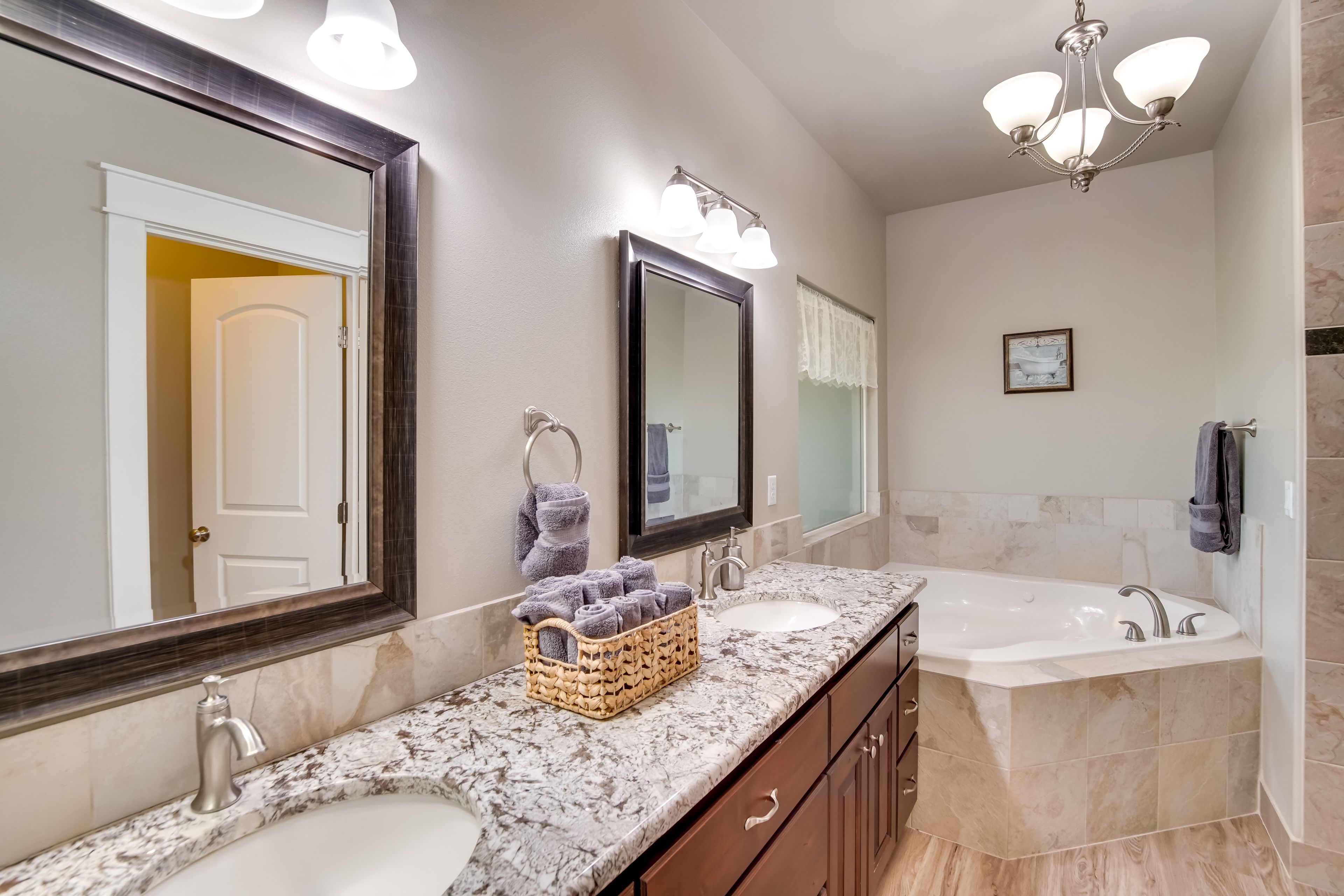 En-Suite Bathroom | Towels Provided | Hair Dryer