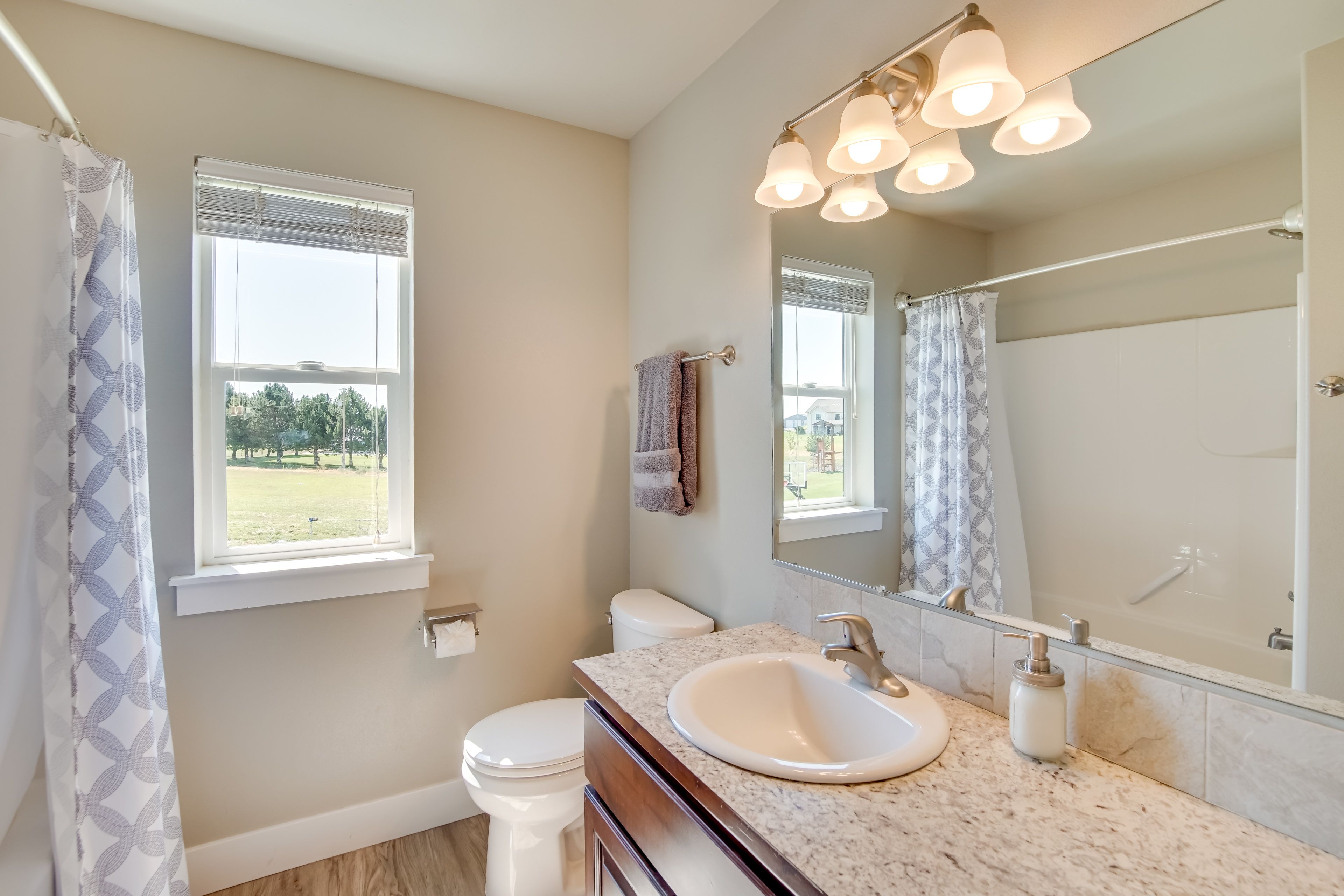 Full Bathroom | 2nd Floor