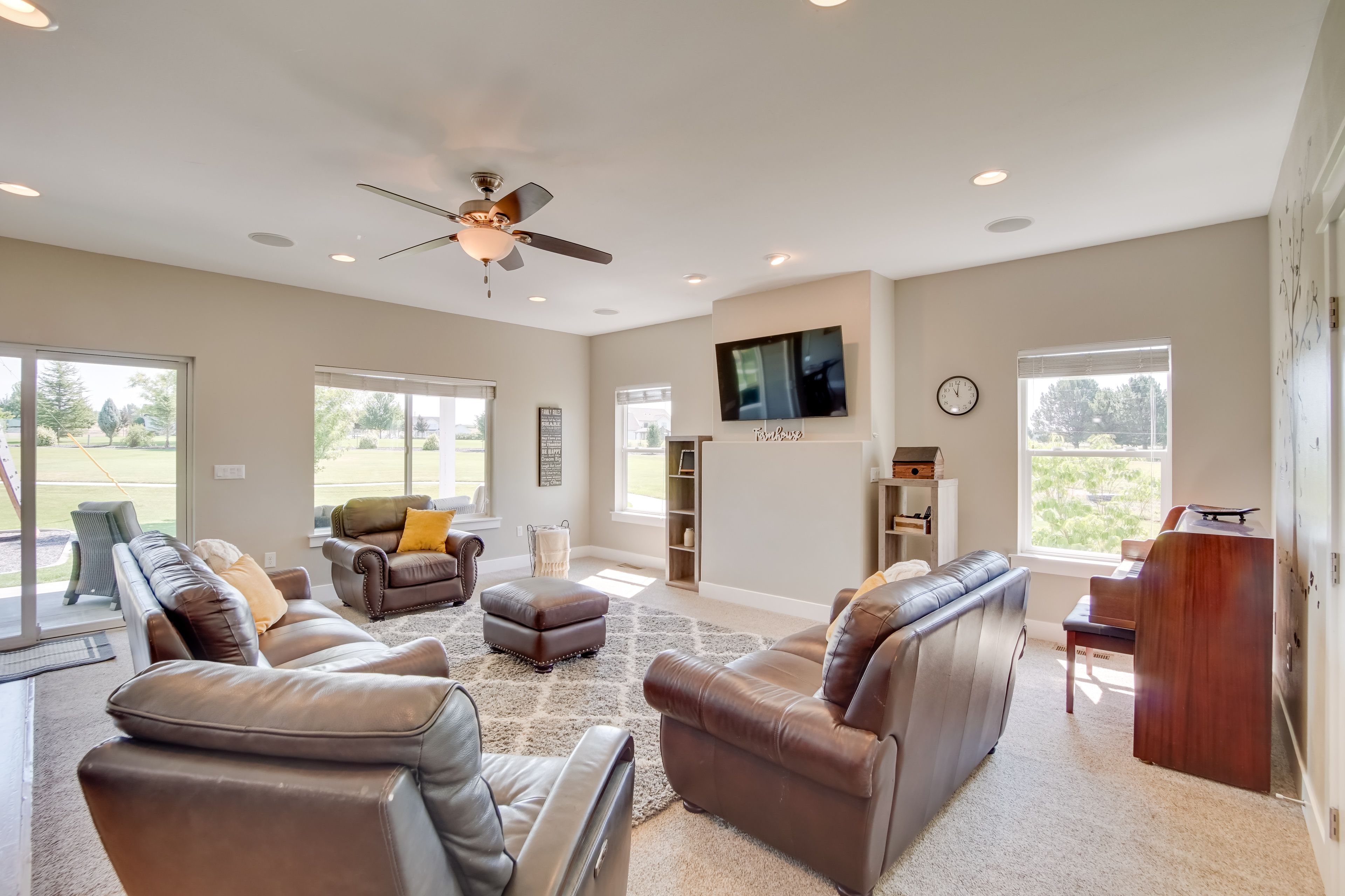 Pasco Vacation Rental | 6BR | 5BA | 5,100 Sq Ft | Stairs Required