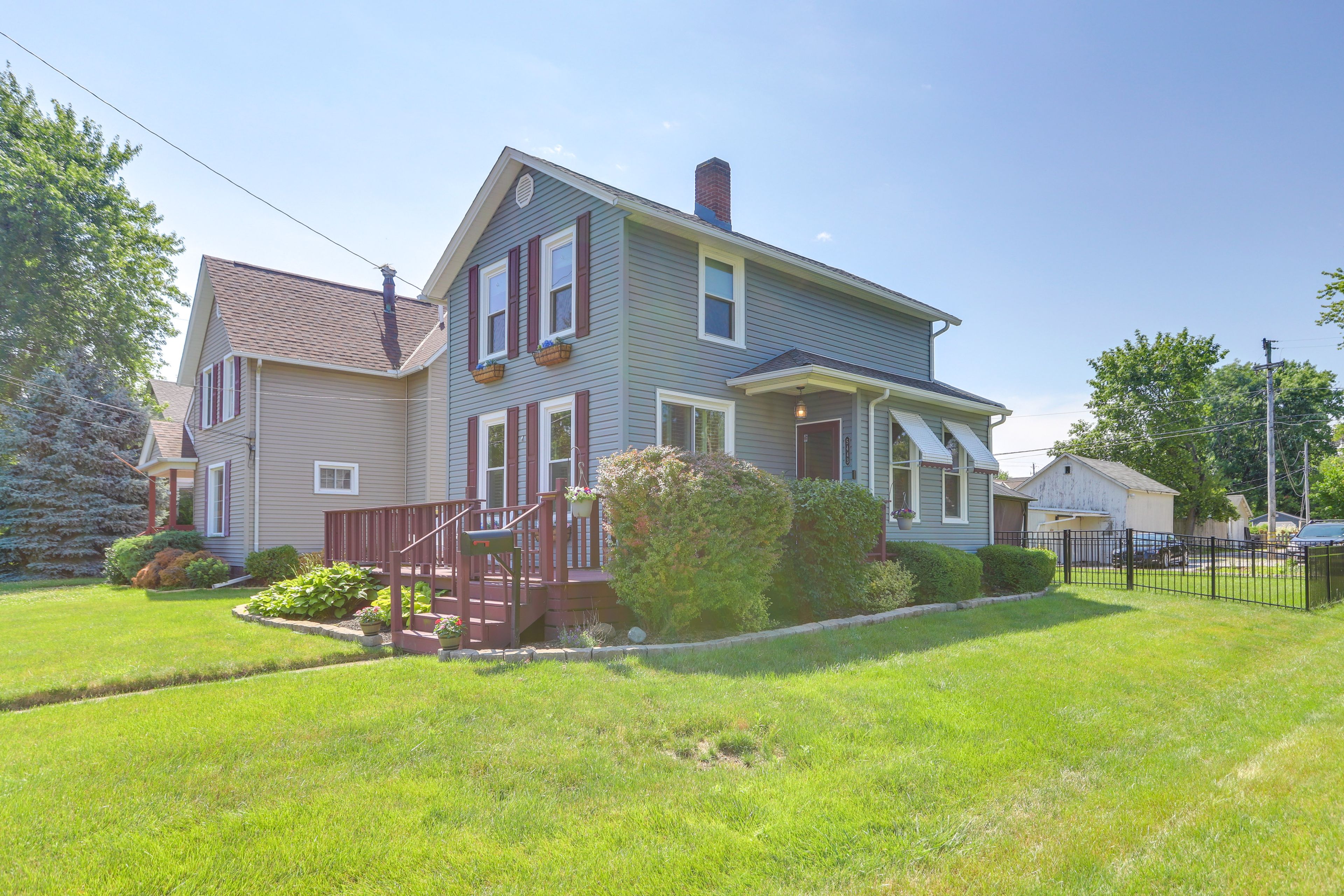 House Exterior | 2 Exterior Security Cameras