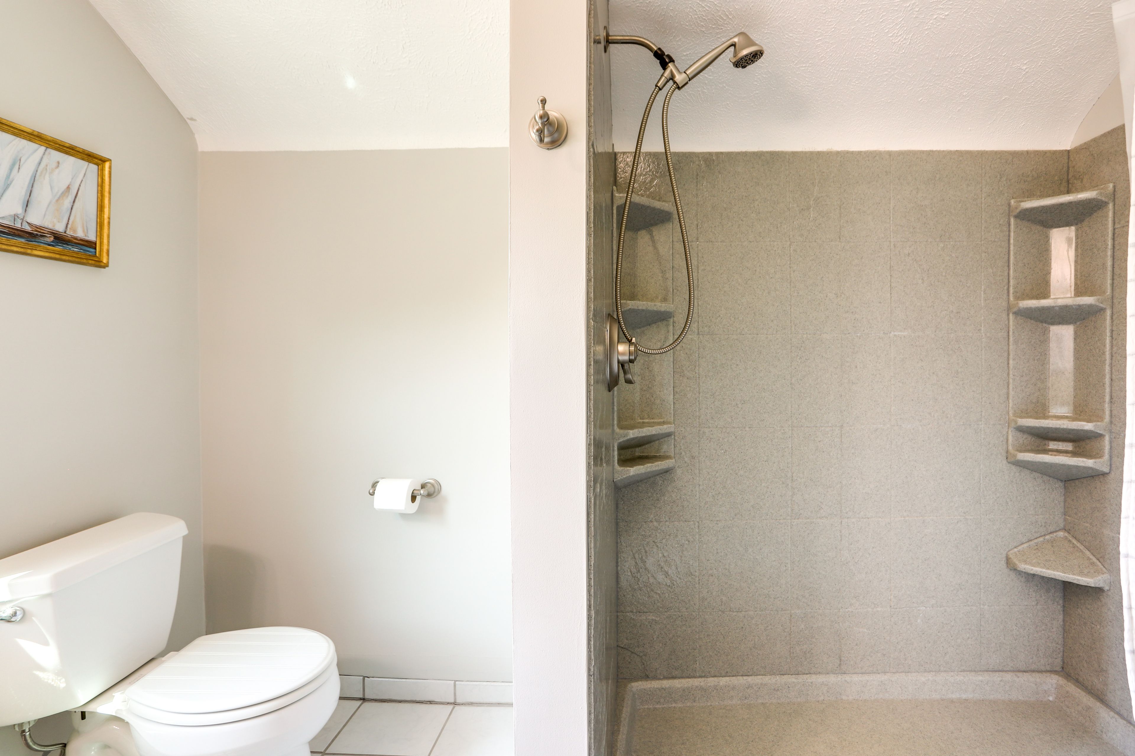 Full Bathroom | Walk-In Shower | Towels Provided