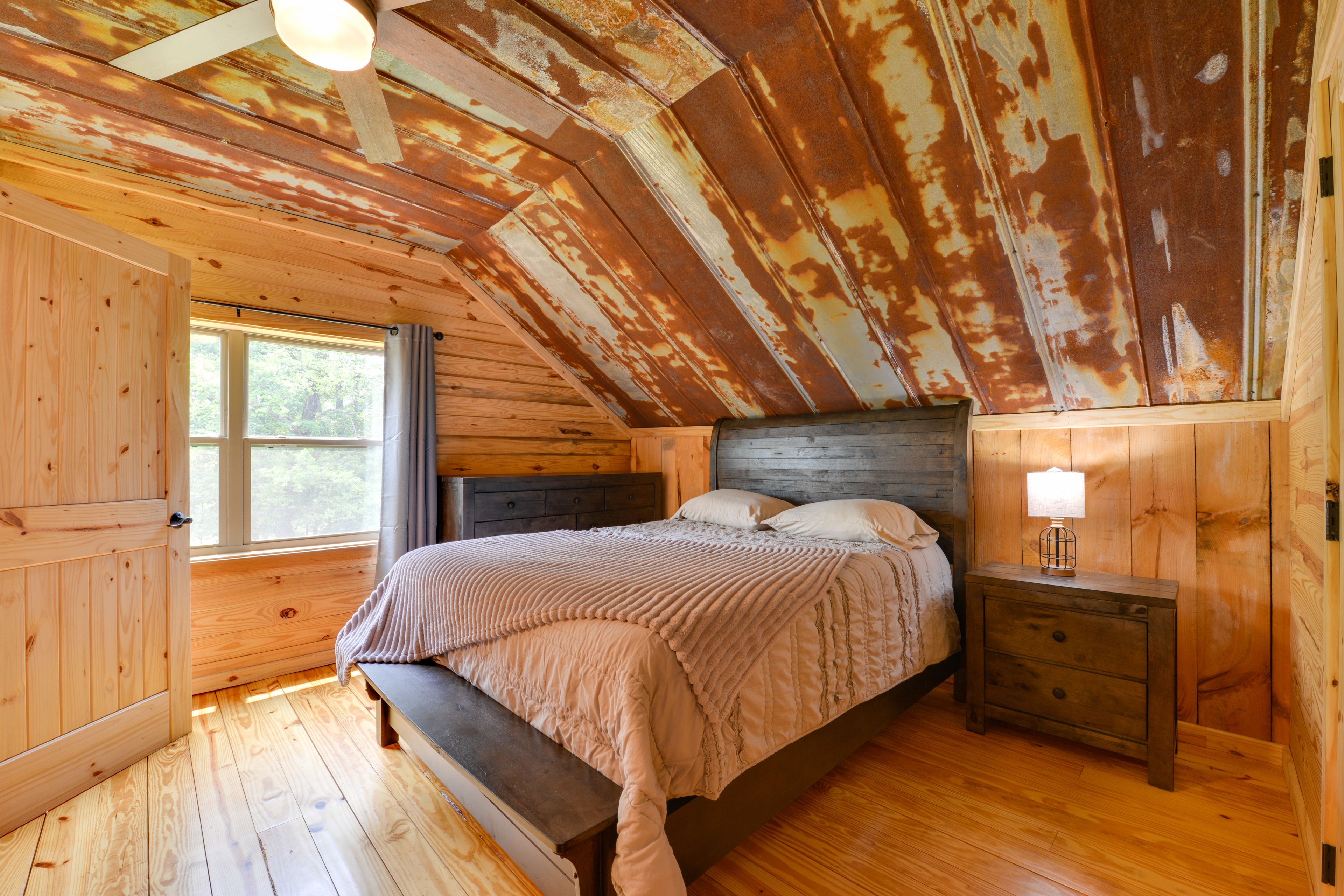 Bedroom 1 | Queen Bed | Linens Provided