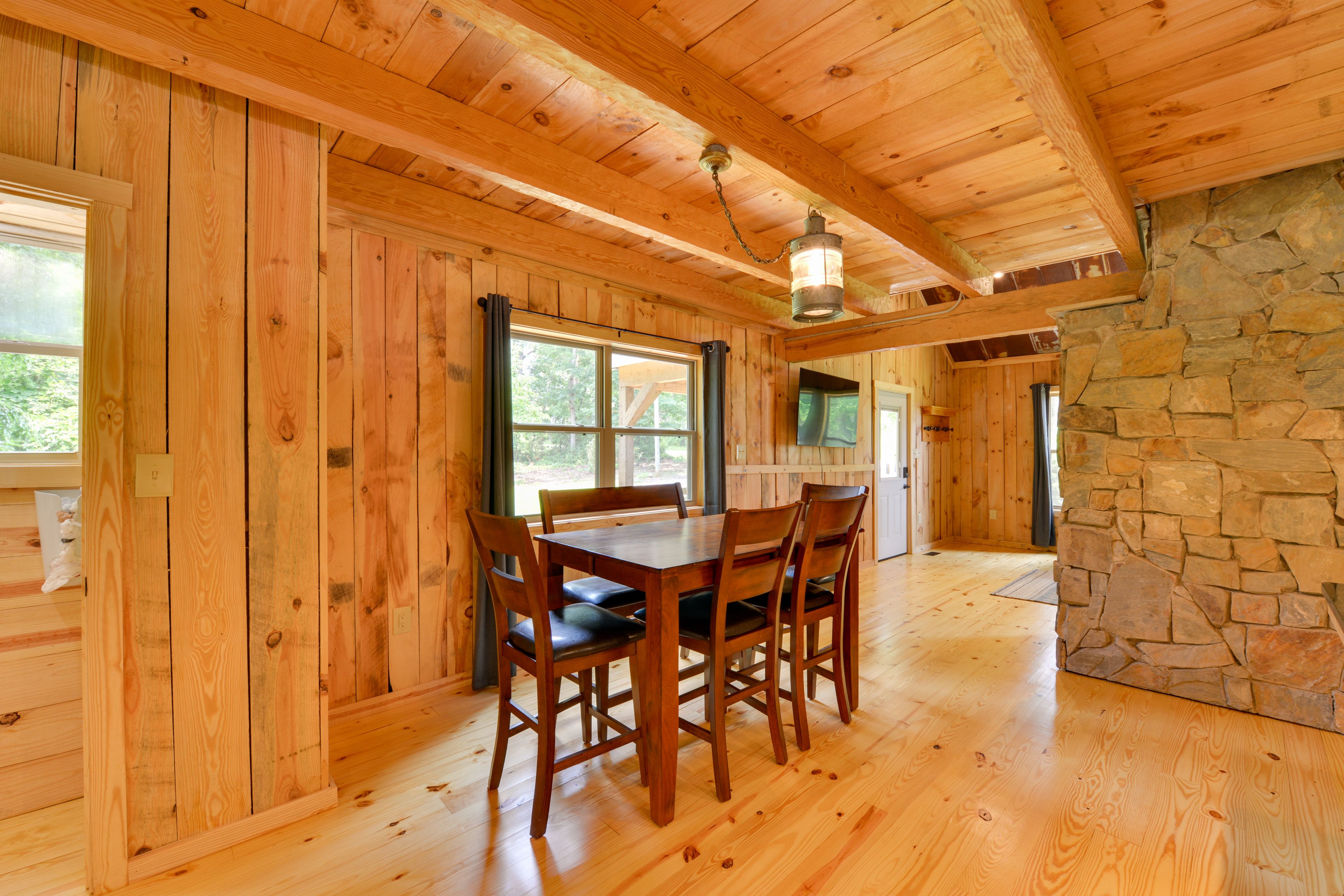 Dining Area | Dishware & Flatware Provided | Central A/C