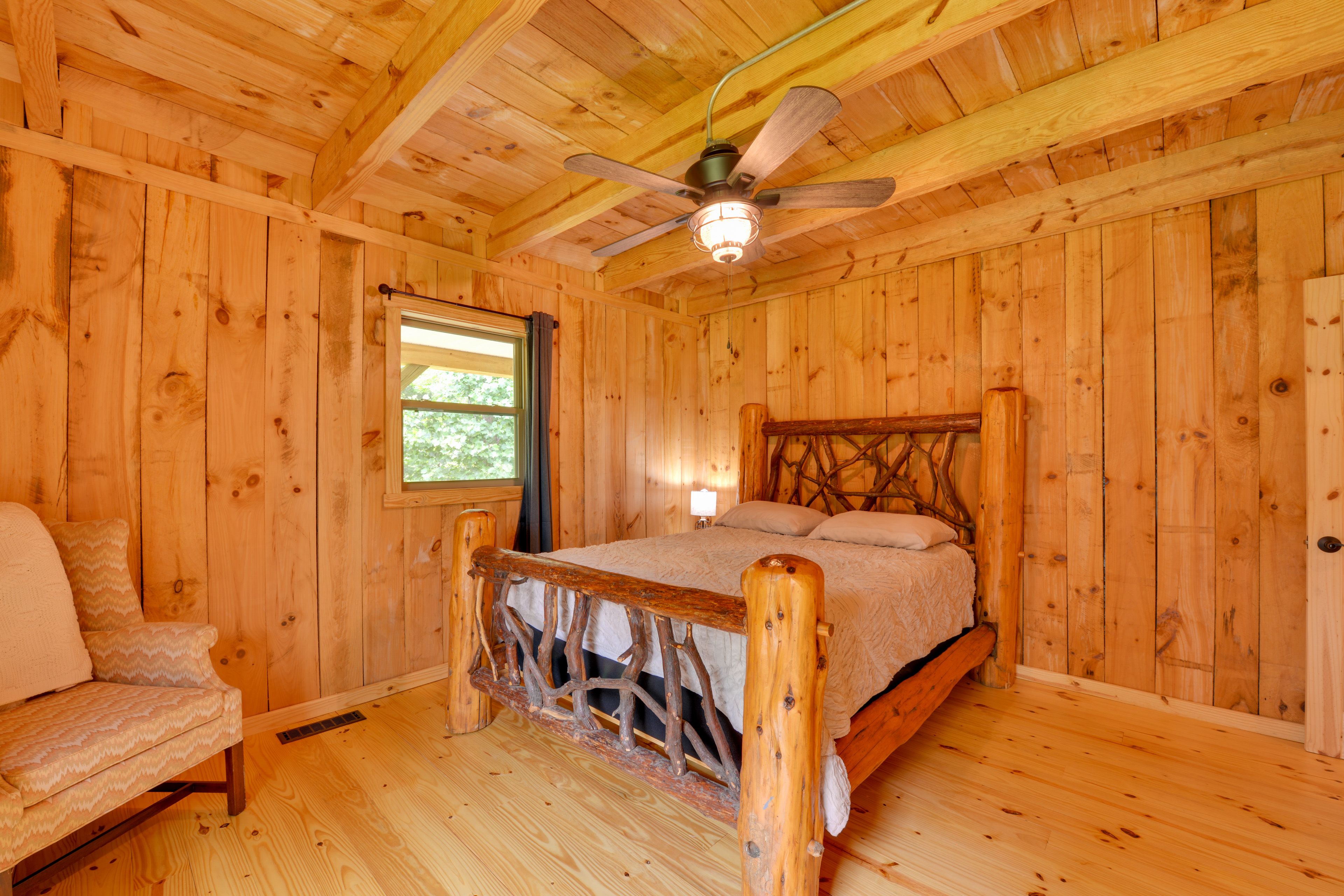 Bedroom 2 | Queen Bed