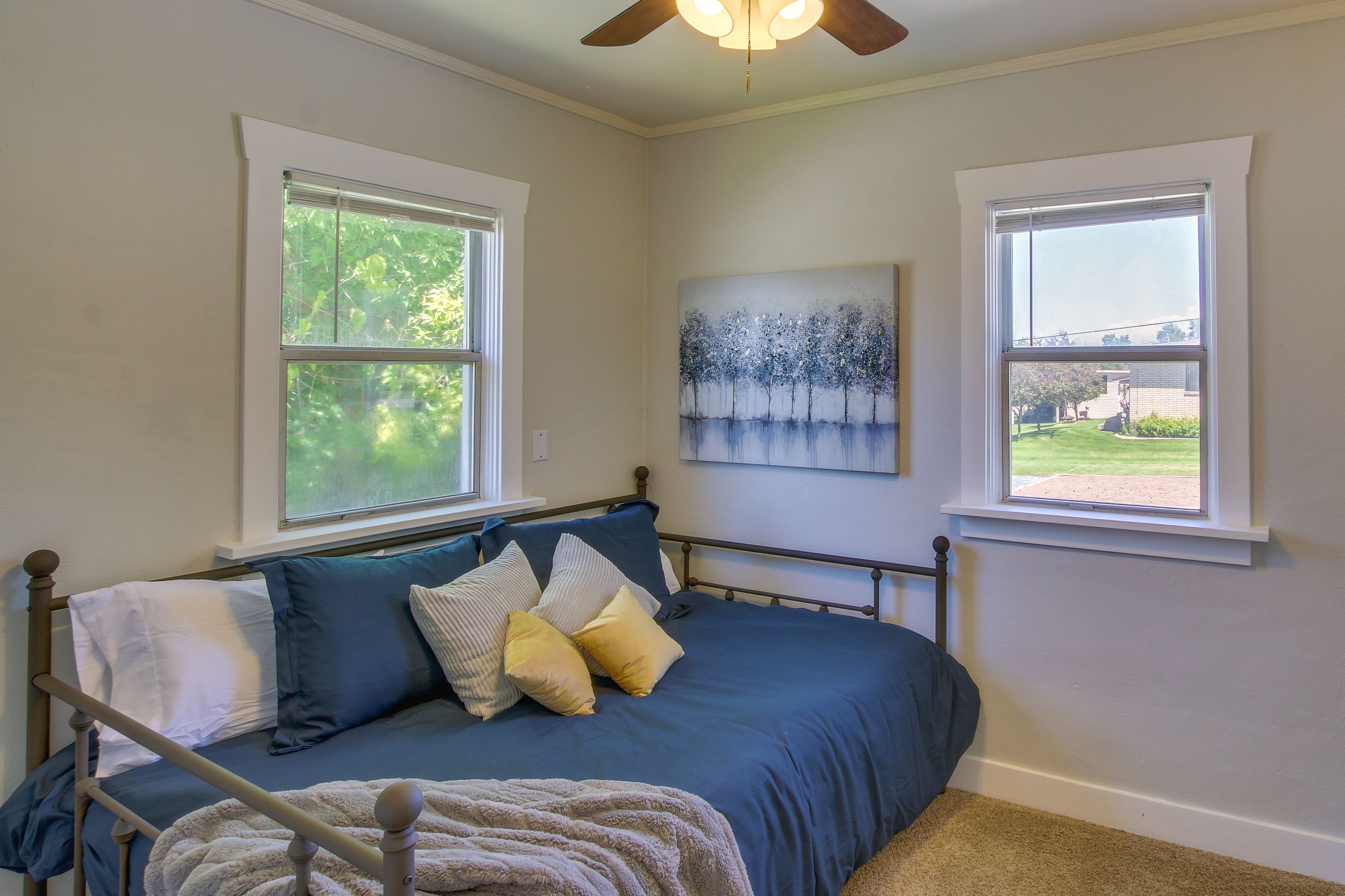 Bedroom 2 | Full Daybed w/ Twin Trundle | Hangers