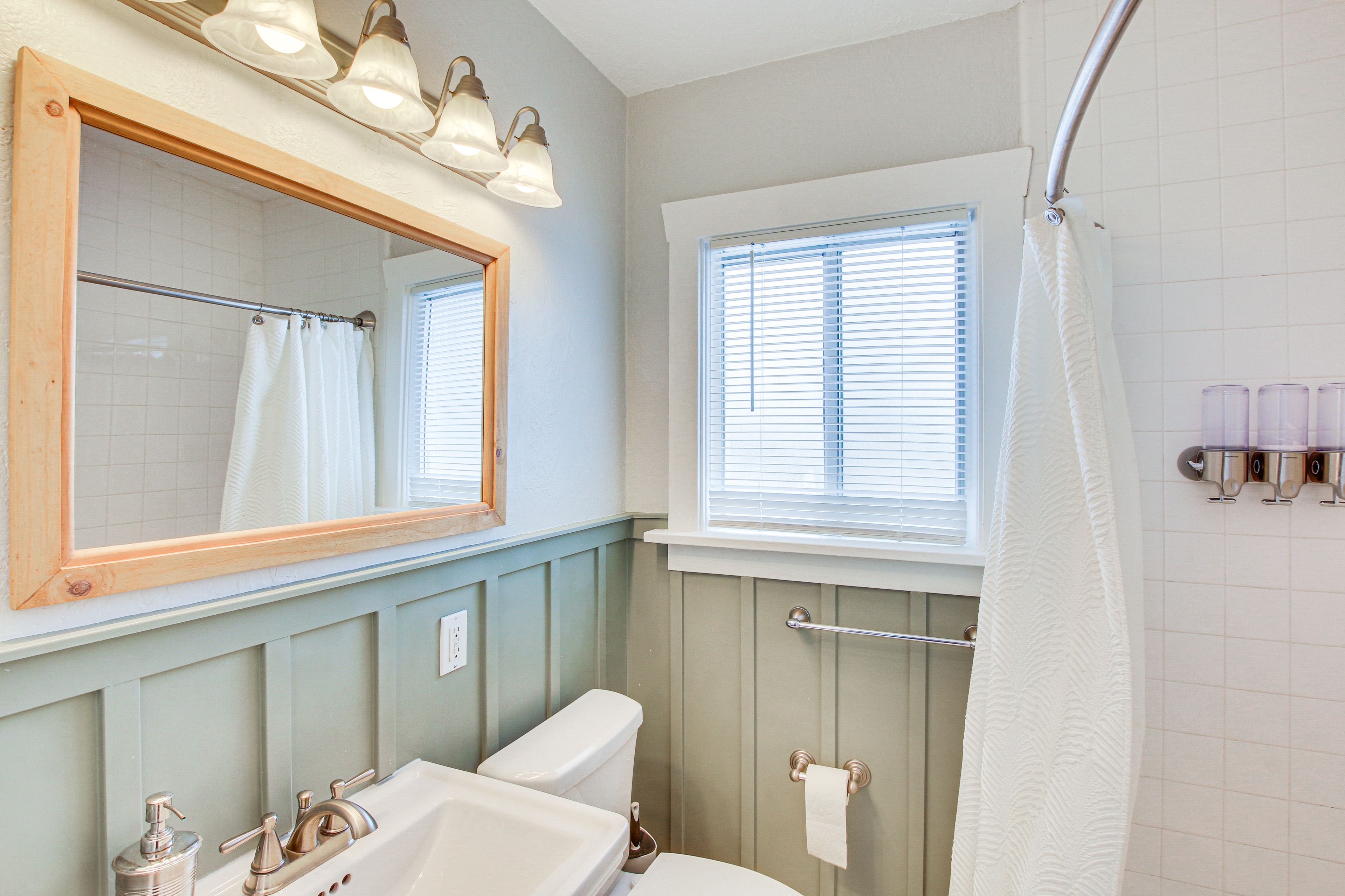 Full Bathroom | Towels Provided | Hair Dryers