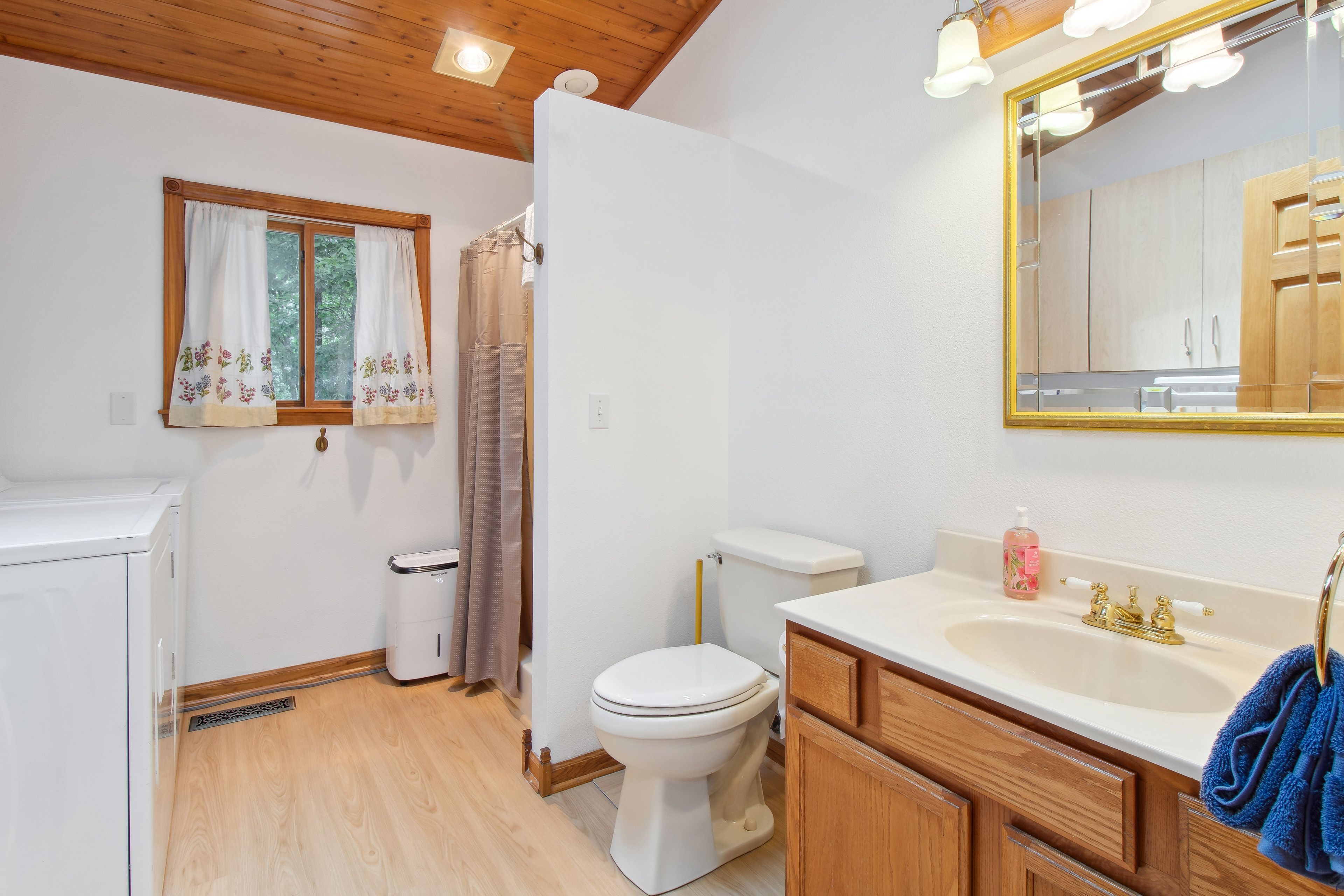 Full Bathroom | Walk-In Shower | In-Unit Laundry