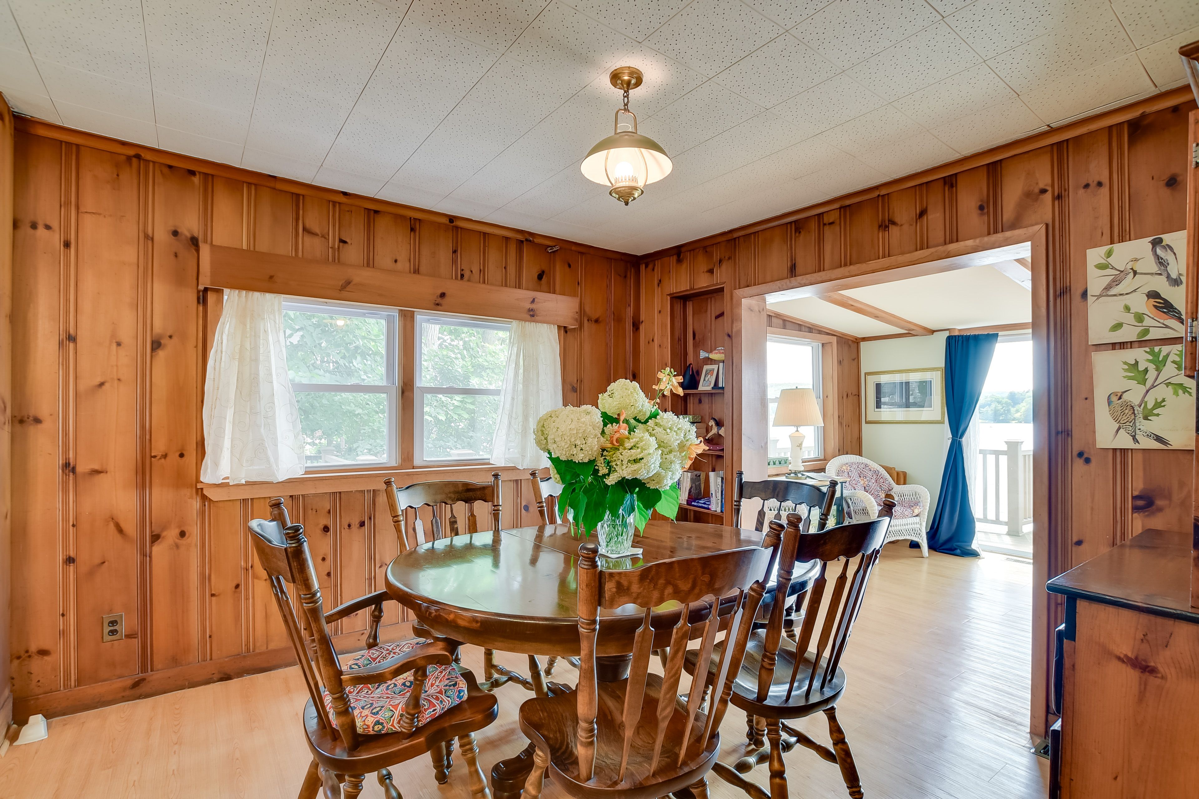 Dining Area | Dishware/Flatware Provided